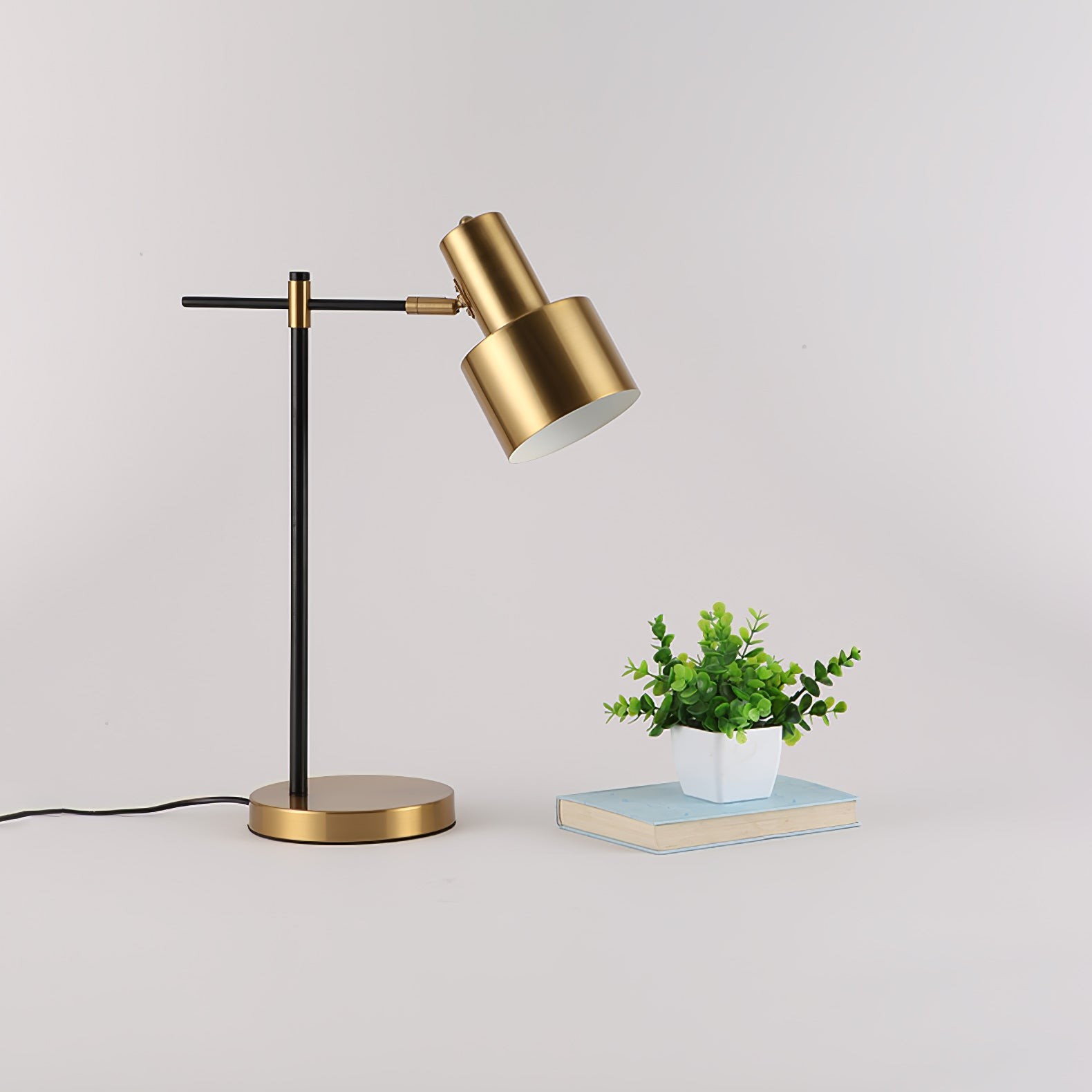 Metalen minimalistische Art Deco tafellamp HL576