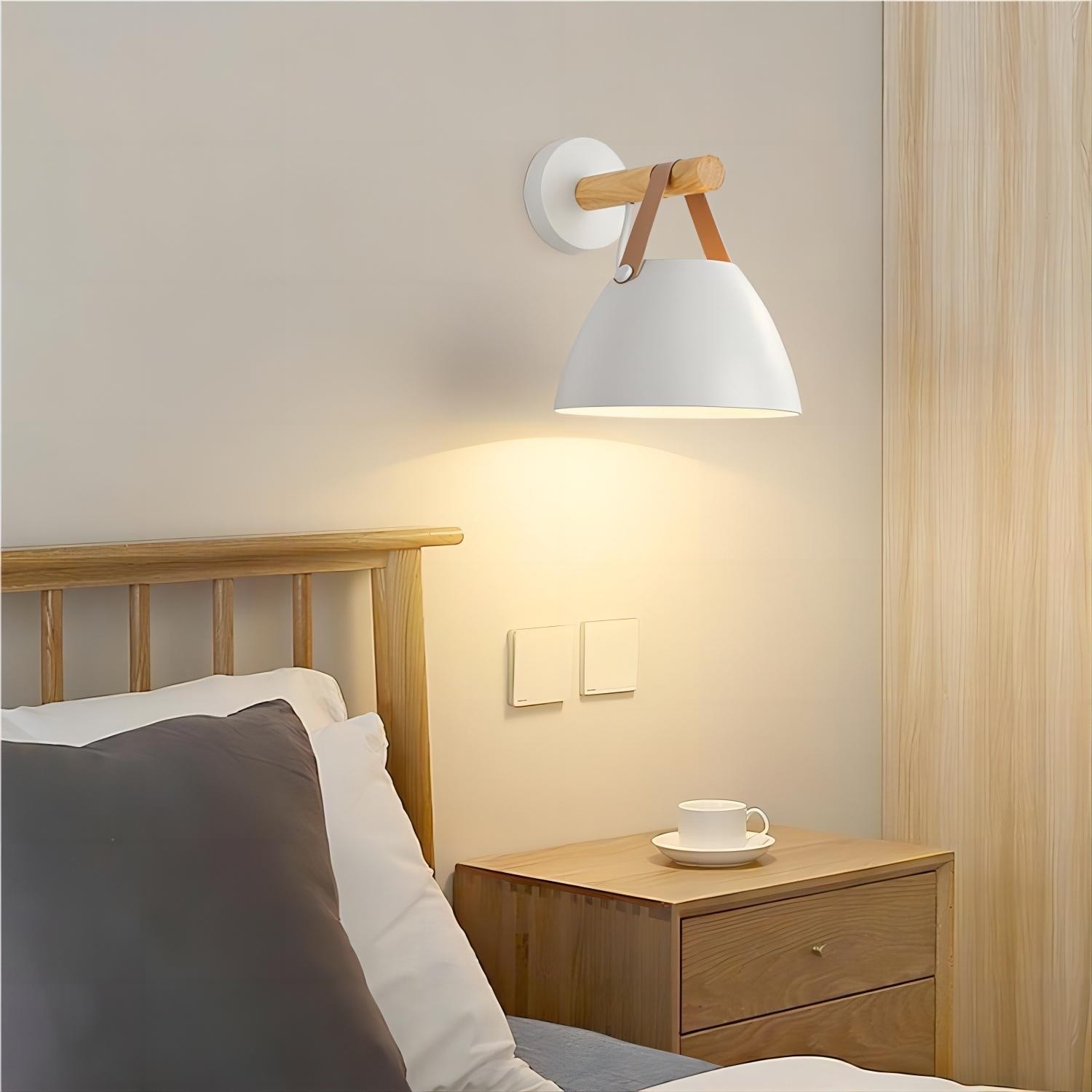 Scandinavisch design walnoothouten riemwandkandelaar HL89