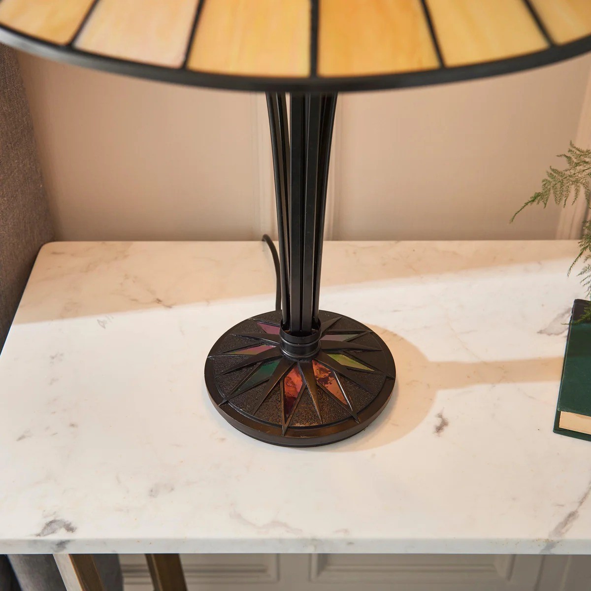 TF Dark Star Tiffany-stijl tafellamp met geometrische kap voor slaapkamer en accentverlichting HL2170