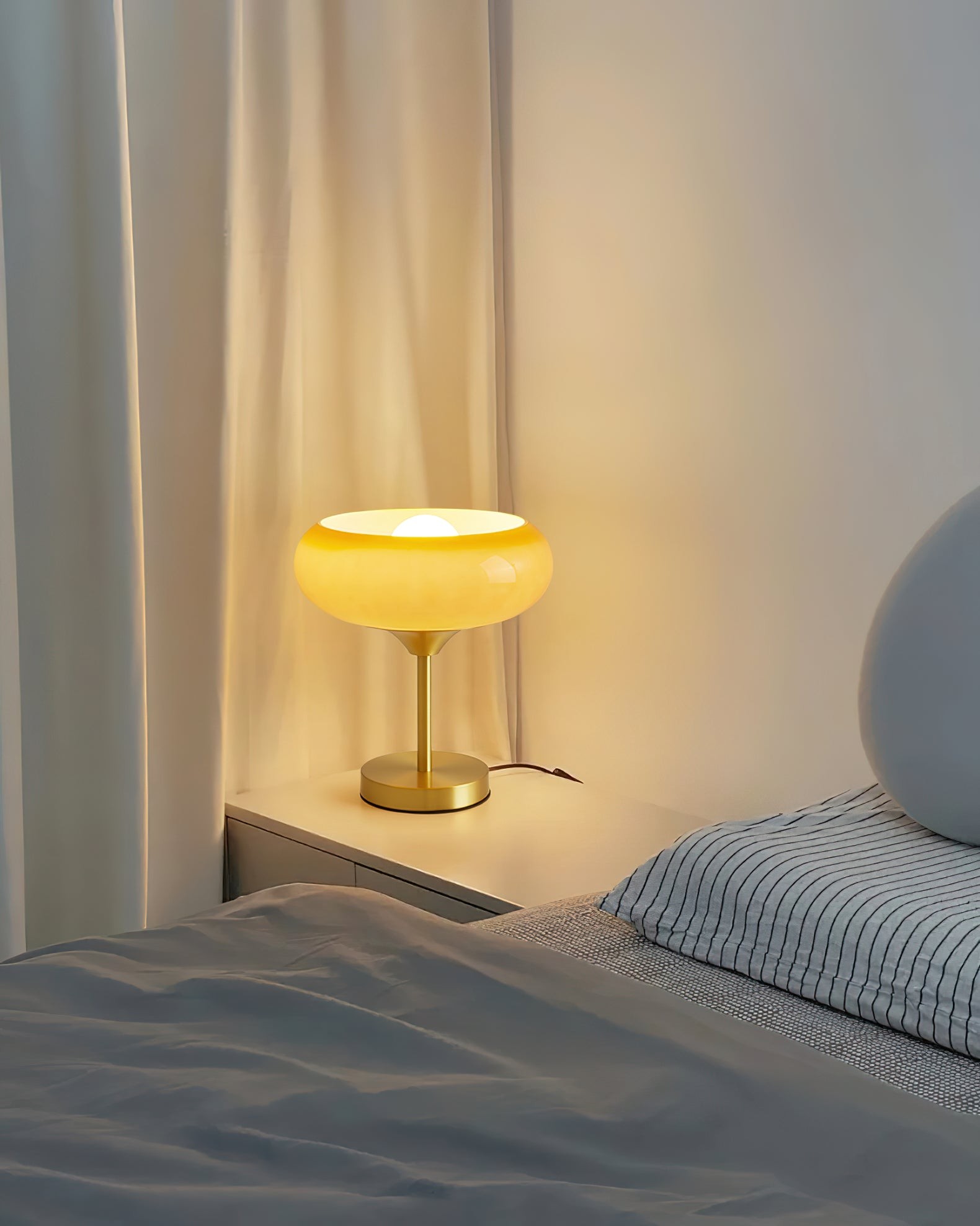 Glazen tafellamp in de vorm van een eiertaart HL2996