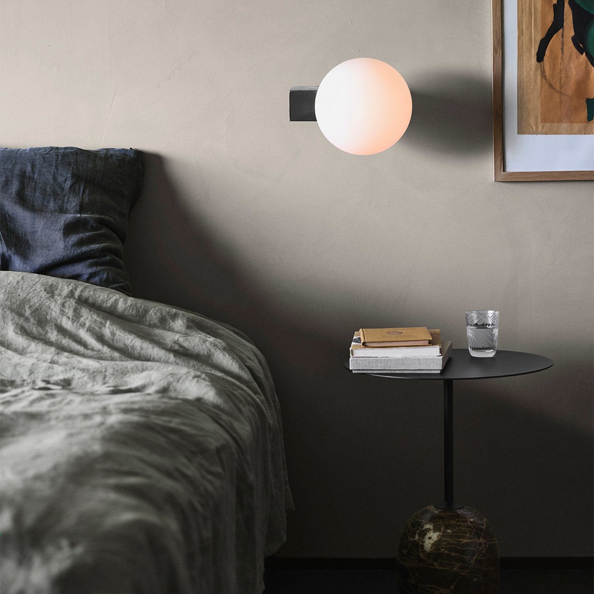 Minimalistische bolvormige wandlamp HL558