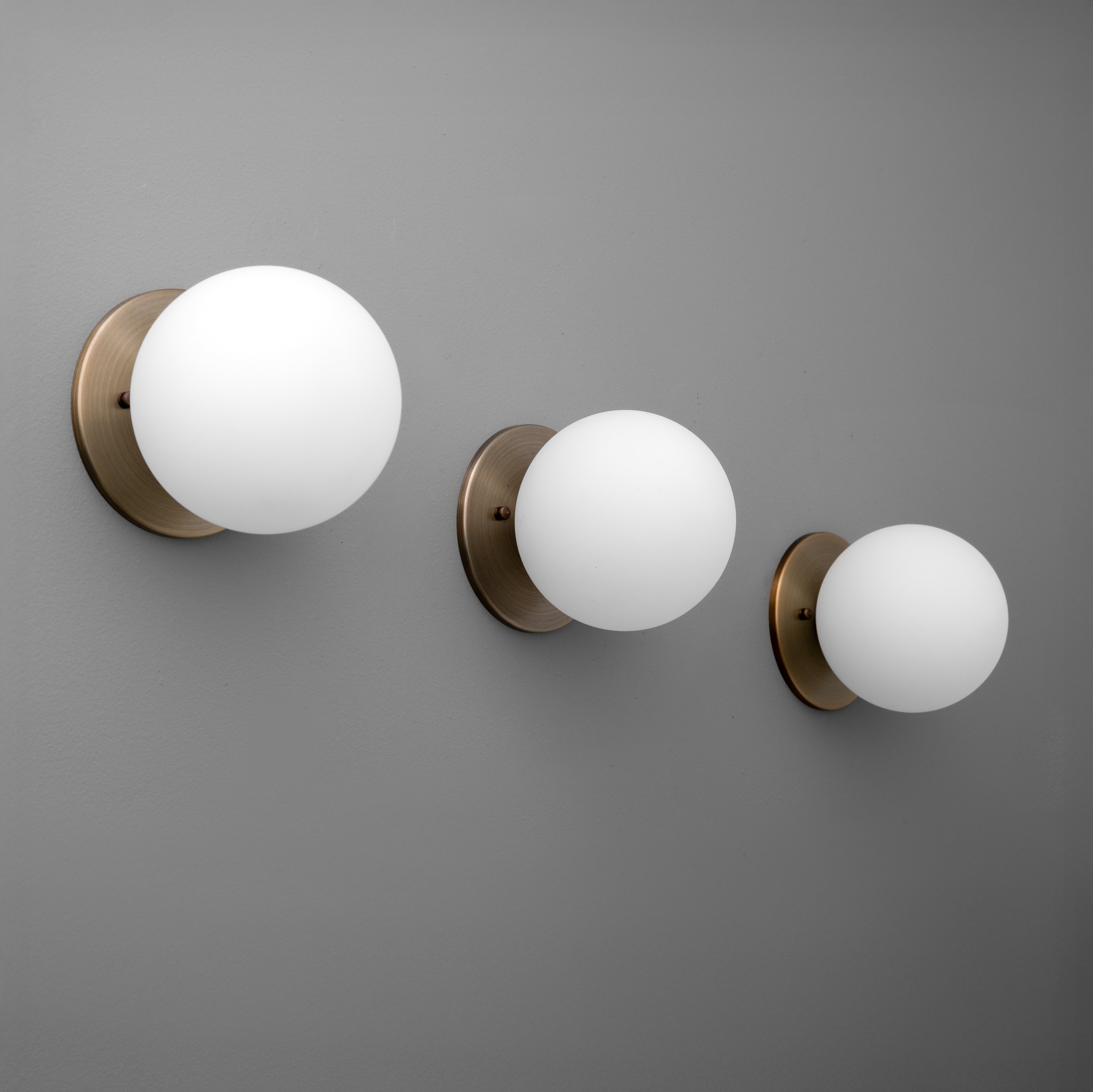 Glorica Glazen Wandlamp van Messing - Klassieke Lamp met Matglas voor een Warme Sfeer HL1758