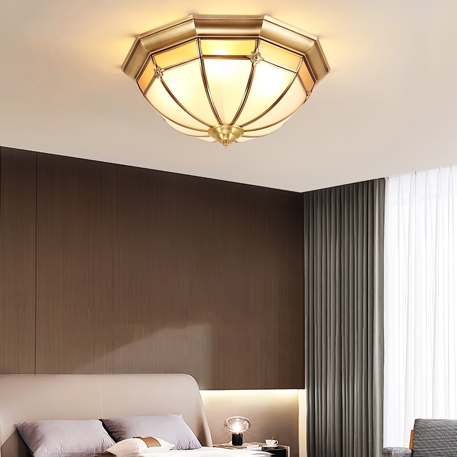 Koepelvormige messing plafondlamp HL463