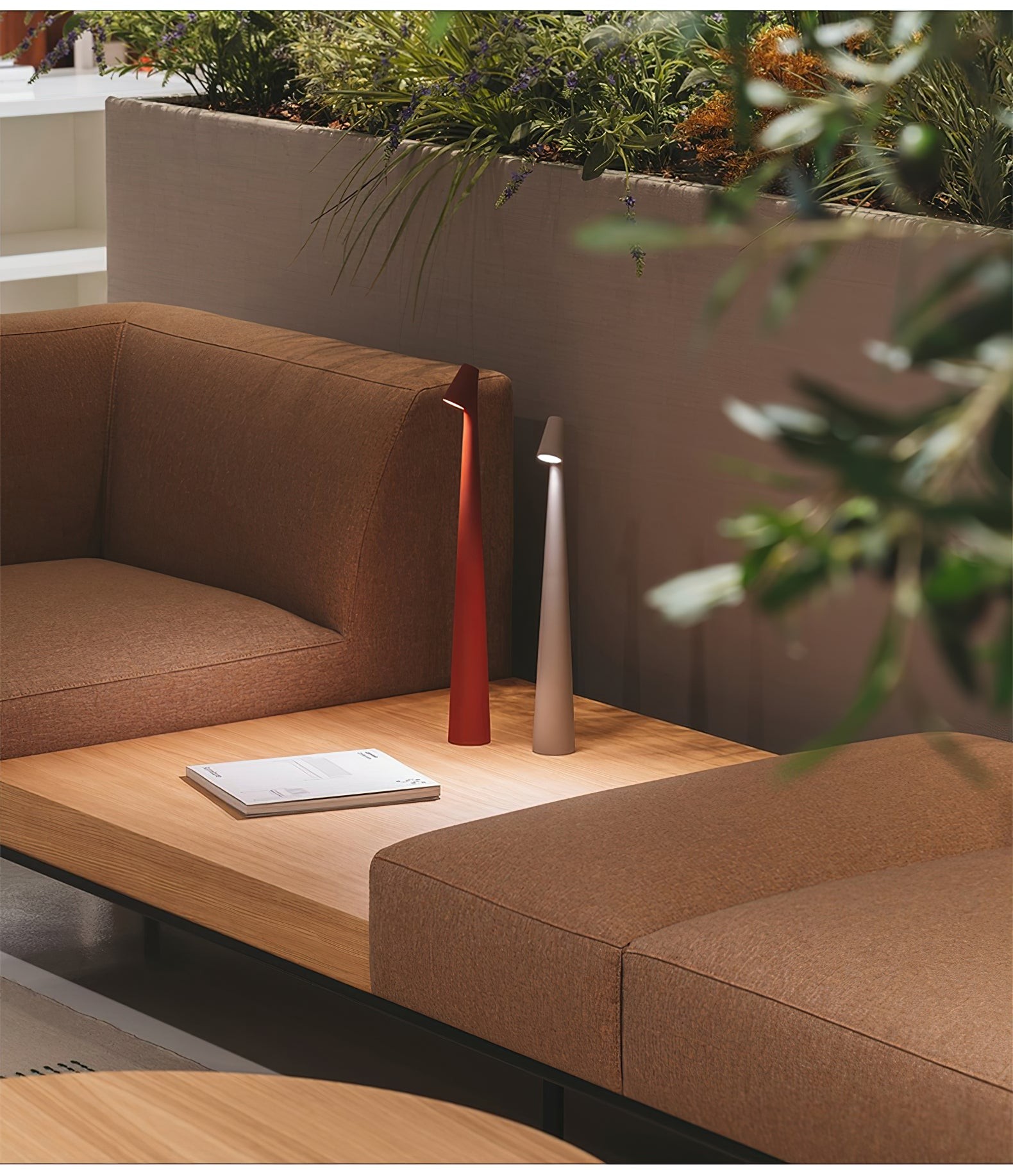 Creatieve hoge draagbare tafellamp HL343