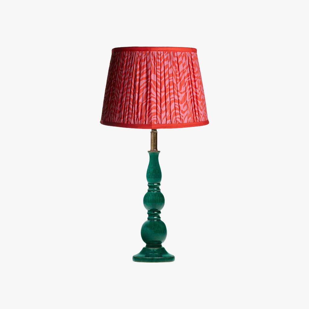 Grainora tafellamp met houten voet en stoffen lampenkap voor de woonkamer HL2349
