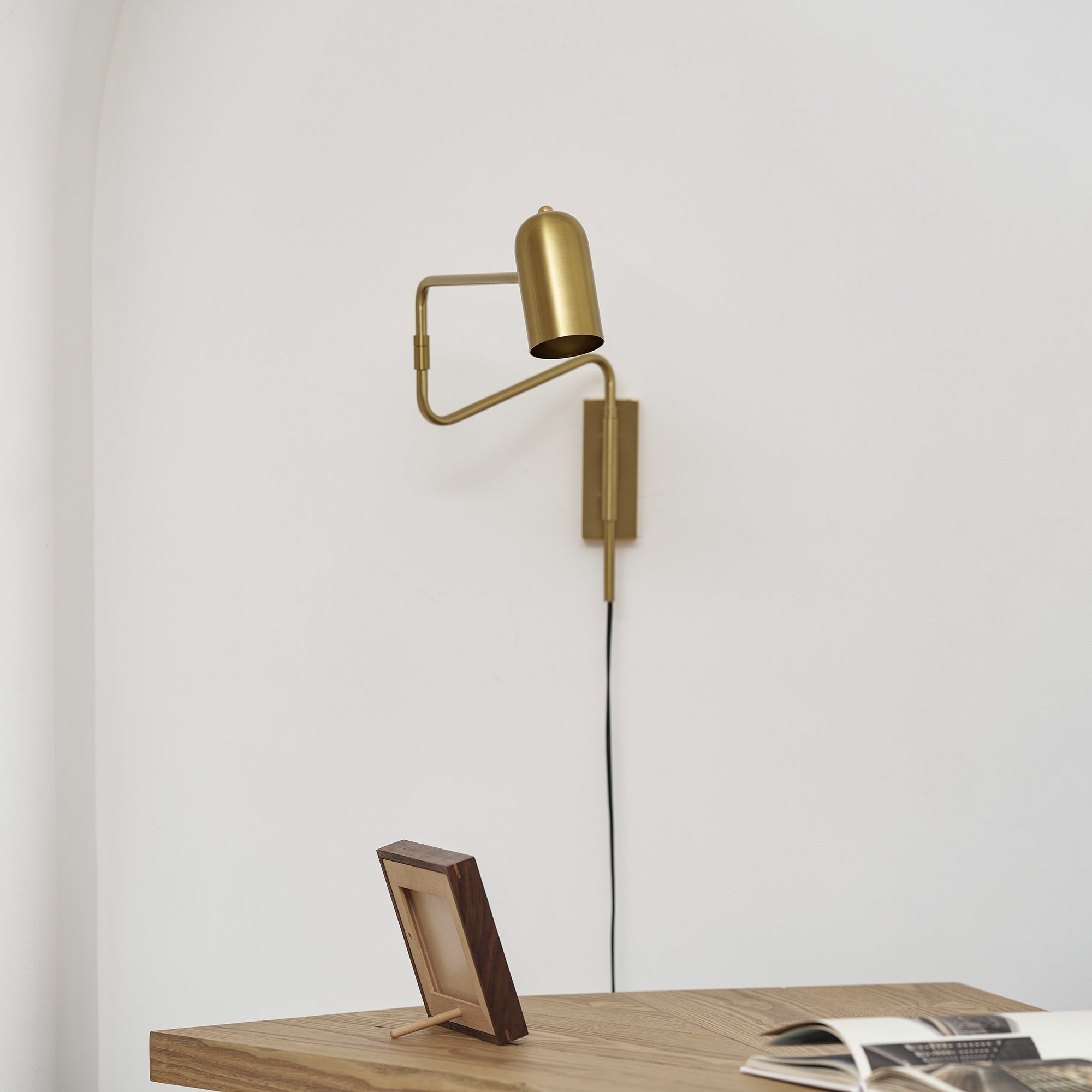 Verstelbare arm wandlamp met stekker HL2924