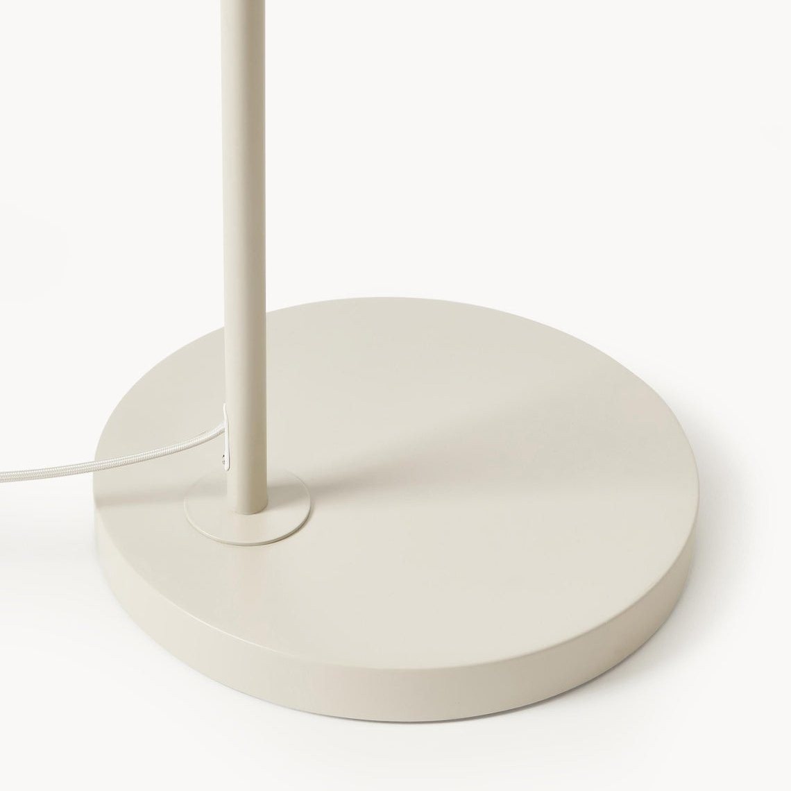 Lumifil Arc vloerlamp met textielen kap en metalen voet voor zachte, sfeervolle verlichting in de woonkamer HL1977