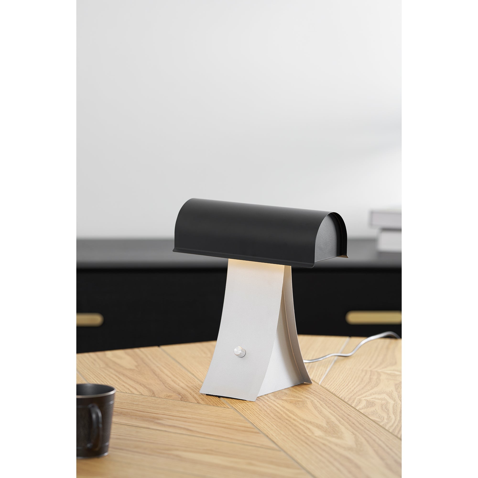Archief tafellamp HL3251