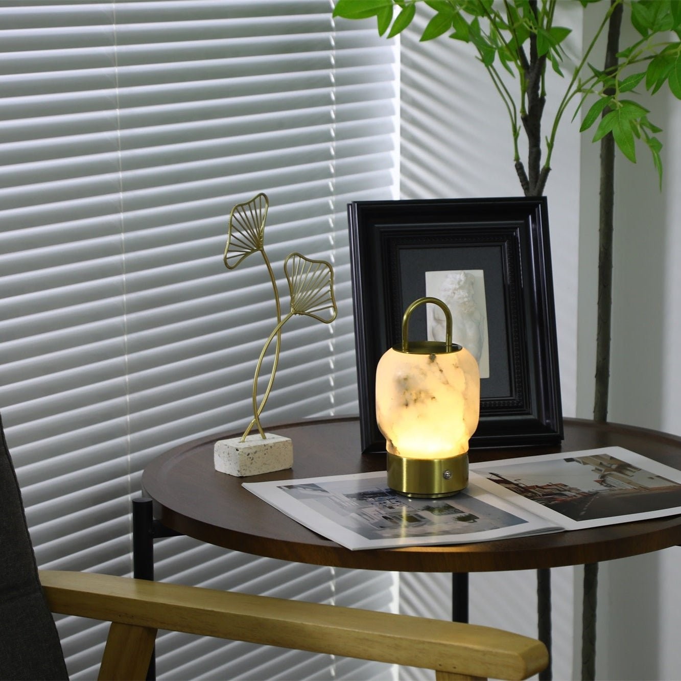 Draagbare oplaadbare tafellamp van alabaster HL2950