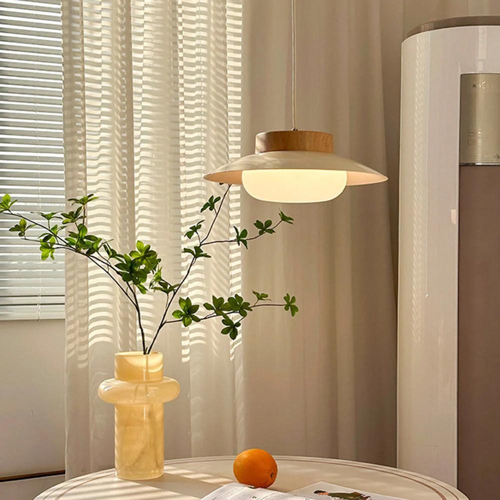 De crèmekleurige hanglamp HL3411