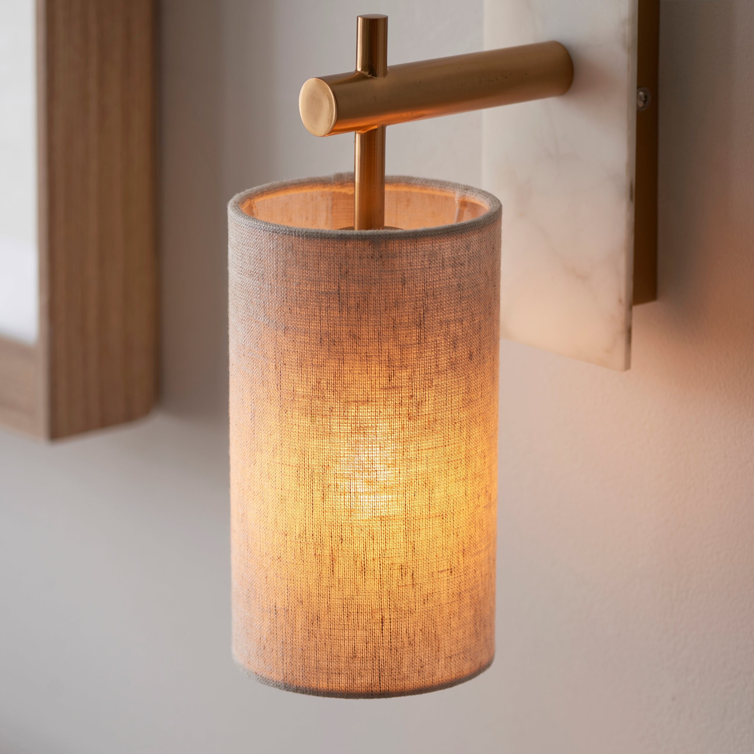Vintage wandlamp van messing en marmer - lampenkap van natuurlijk linnen HL1823