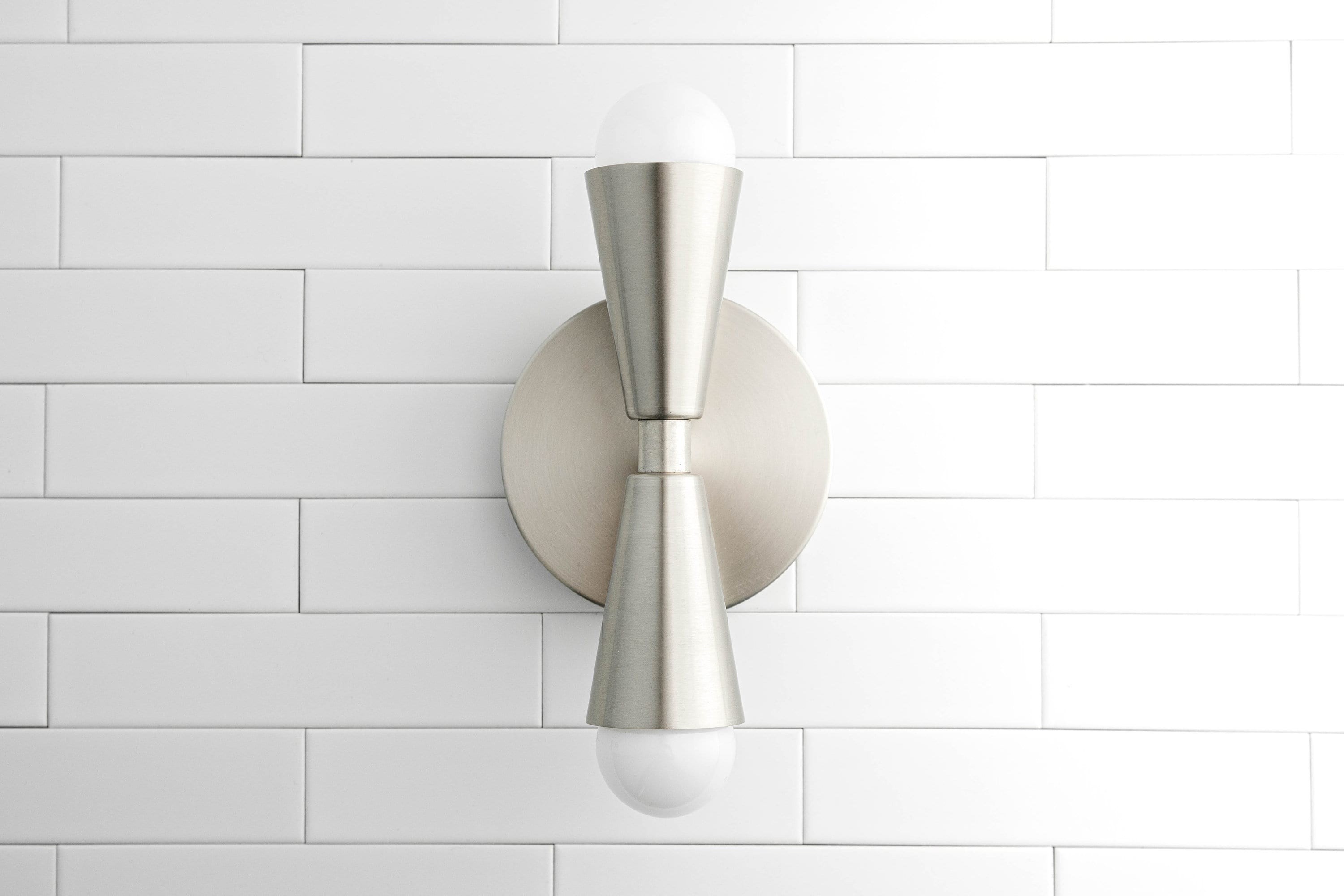 Pyralis Cone Linear Statement Wandlamp - Moderne Tweelichts Armatuur HL1696
