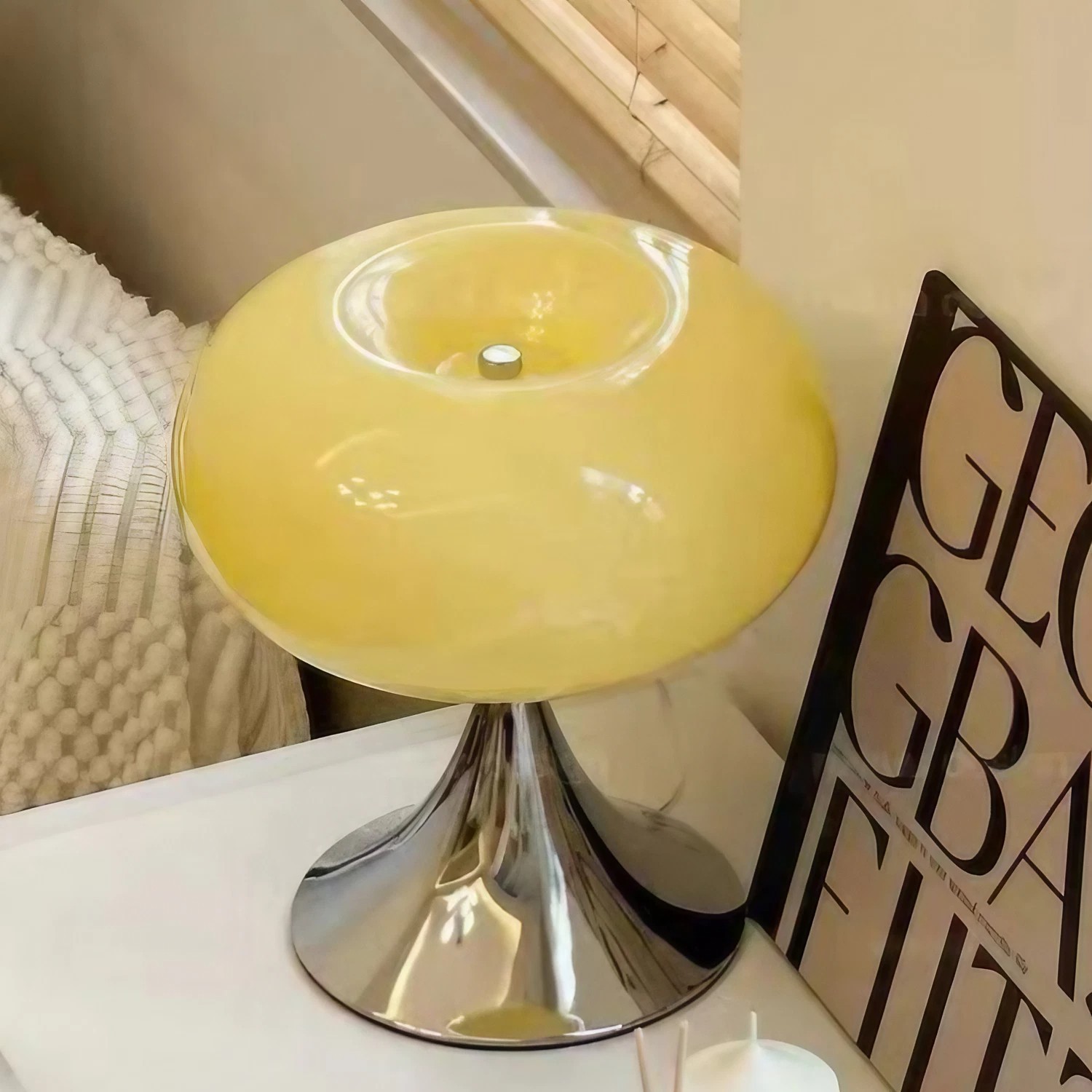 Bauhaus Appelvormige Glazen Tafellamp HL232