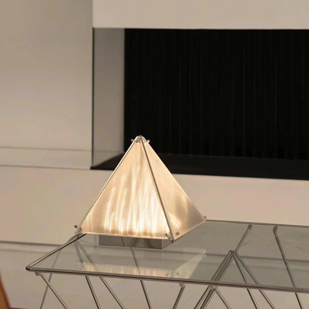 Getextureerde Glazen Piramide Tafellamp HL270