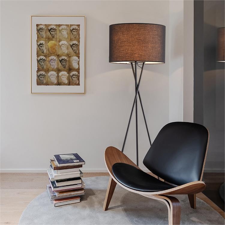 Uptown zwarte driepoot vloerlamp
