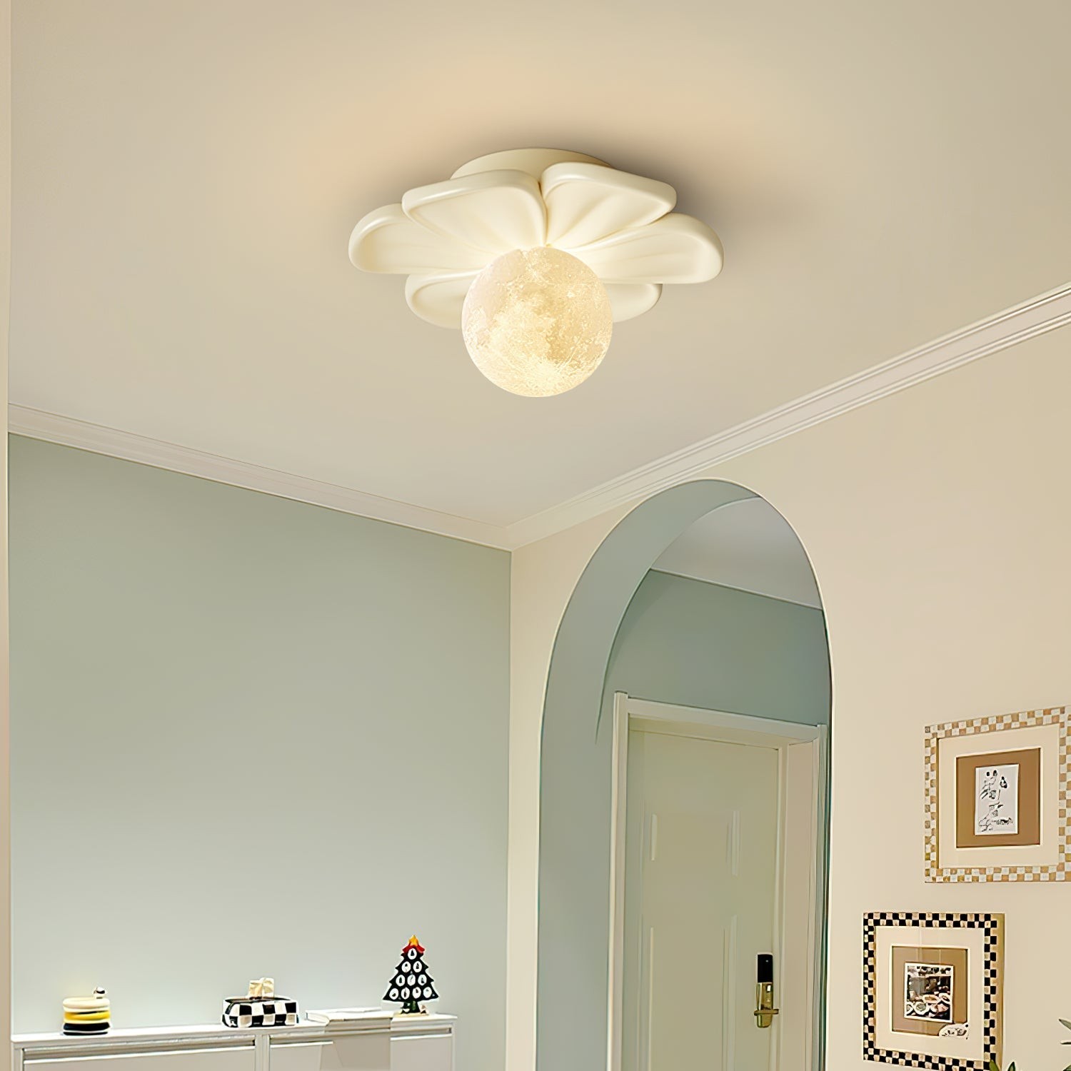 Crèmekleurige bloemvormige plafondlamp HL2961