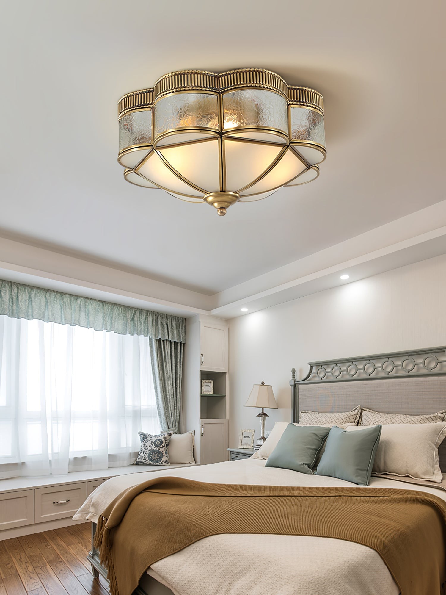 Plafondlamp met koepel van messing HL391
