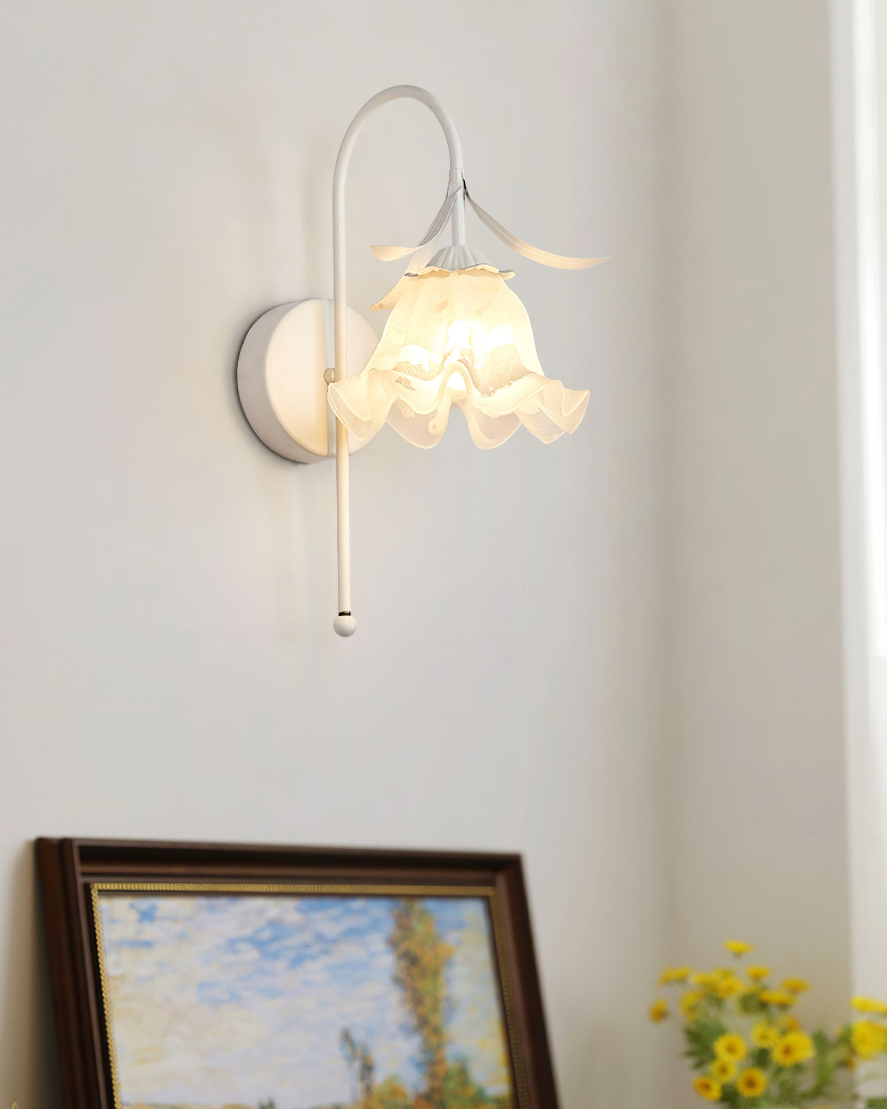 Franse crèmekleurige bloemenwandlamp HL582