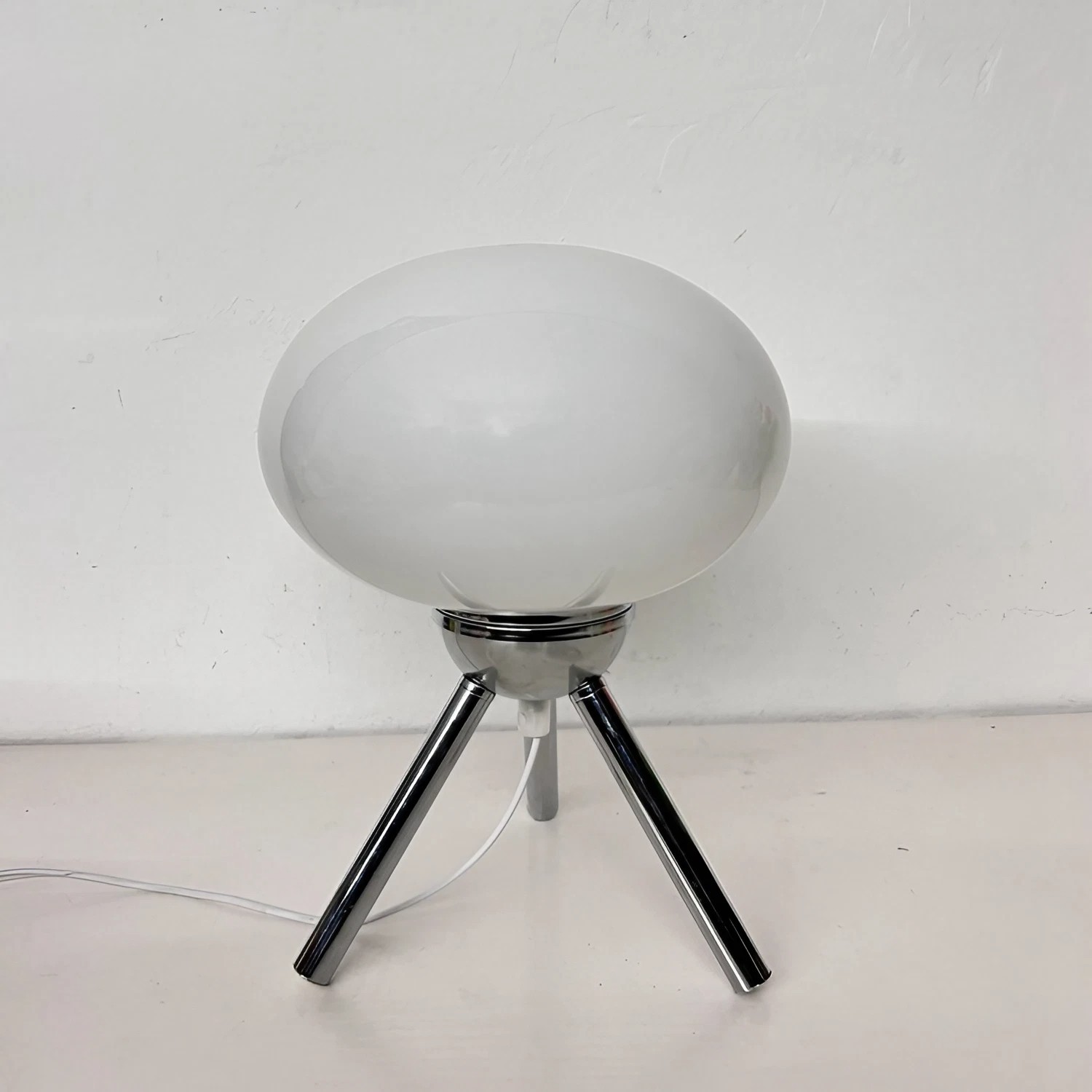 Lollipop moderne Bauhaus glazen driepoot tafellamp HL96