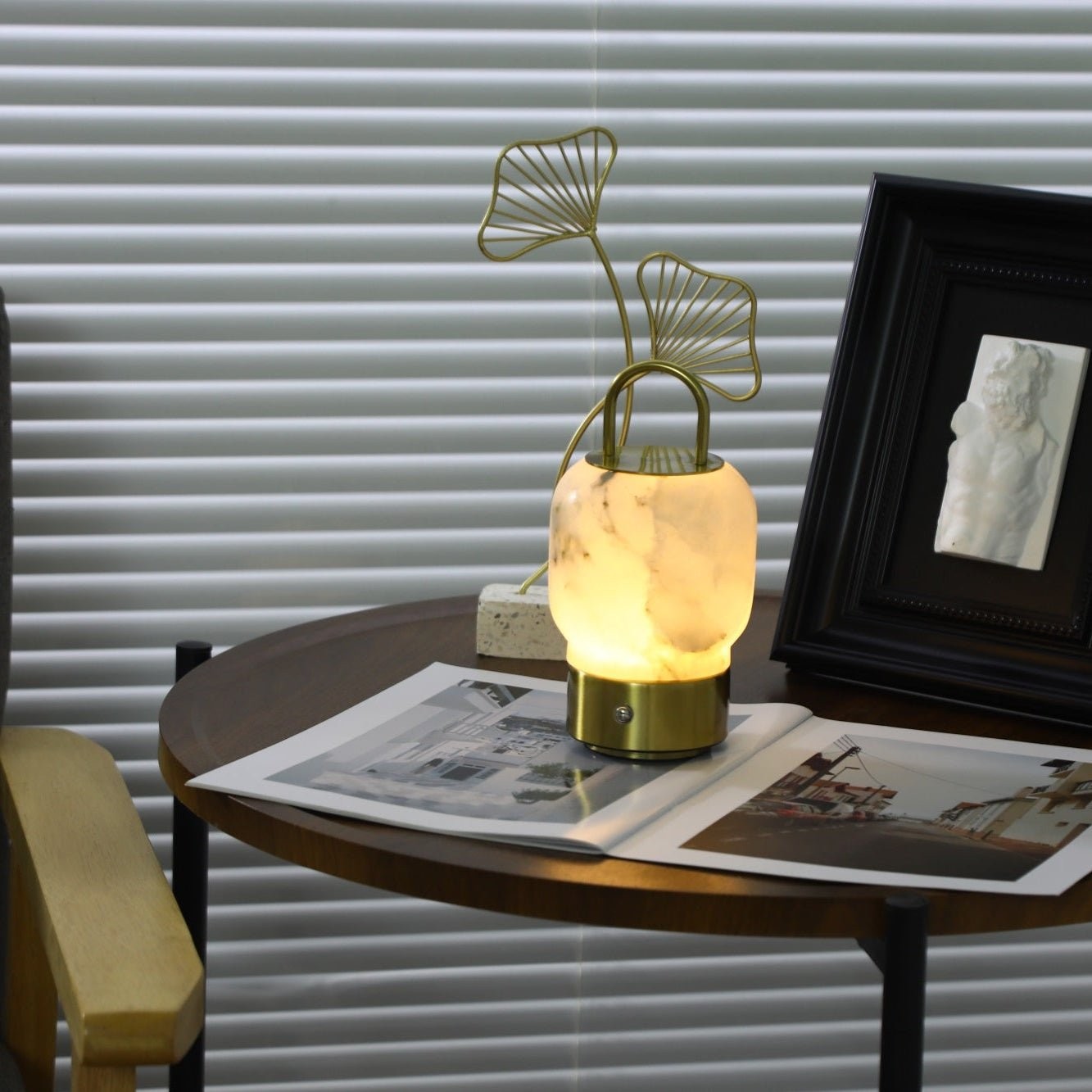 Draagbare oplaadbare tafellamp van alabaster HL2950