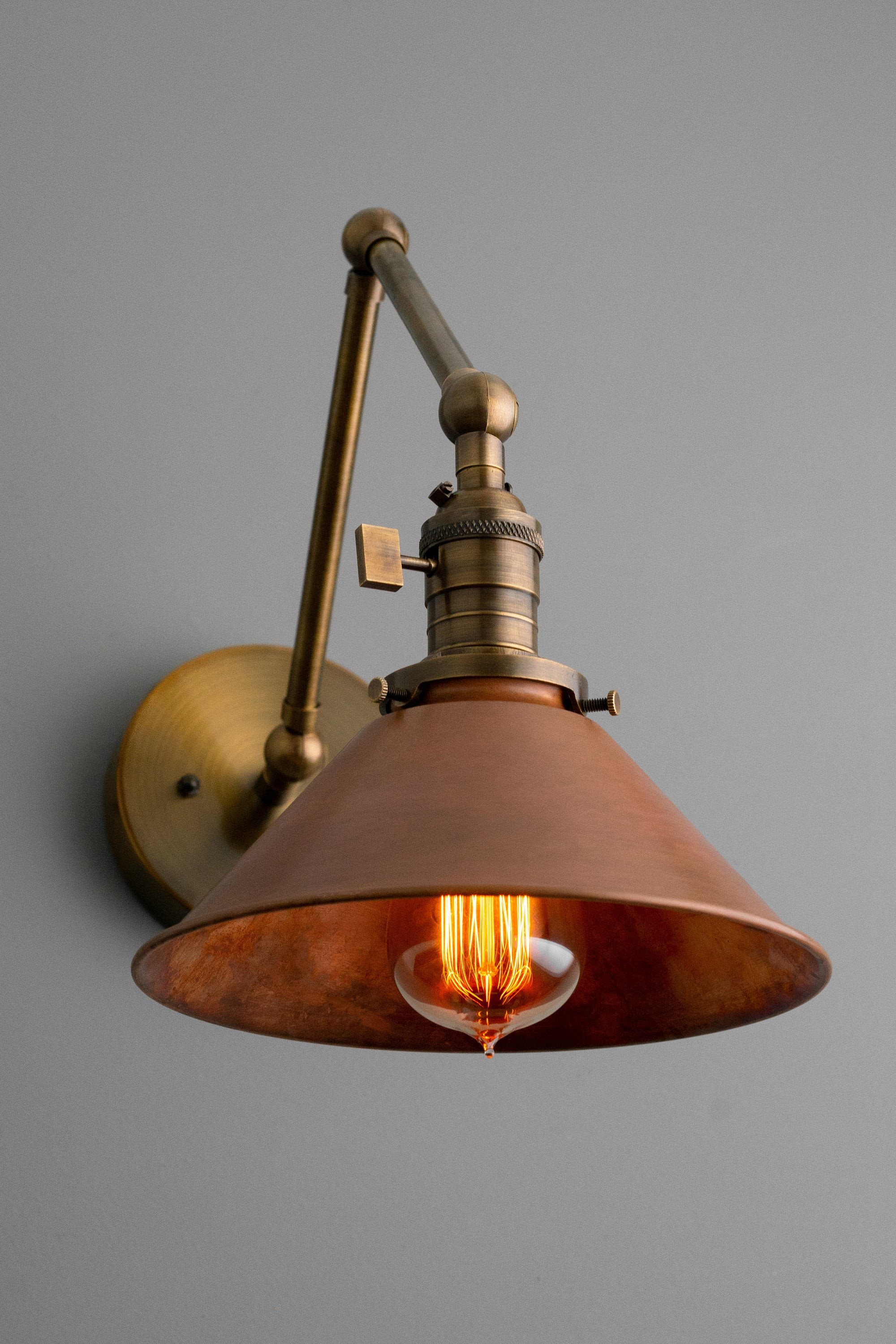 Conique metalen industriële wandlamp met verstelbare arm - vintage koperen kegelvormige kap voor taakverlichting HL1752