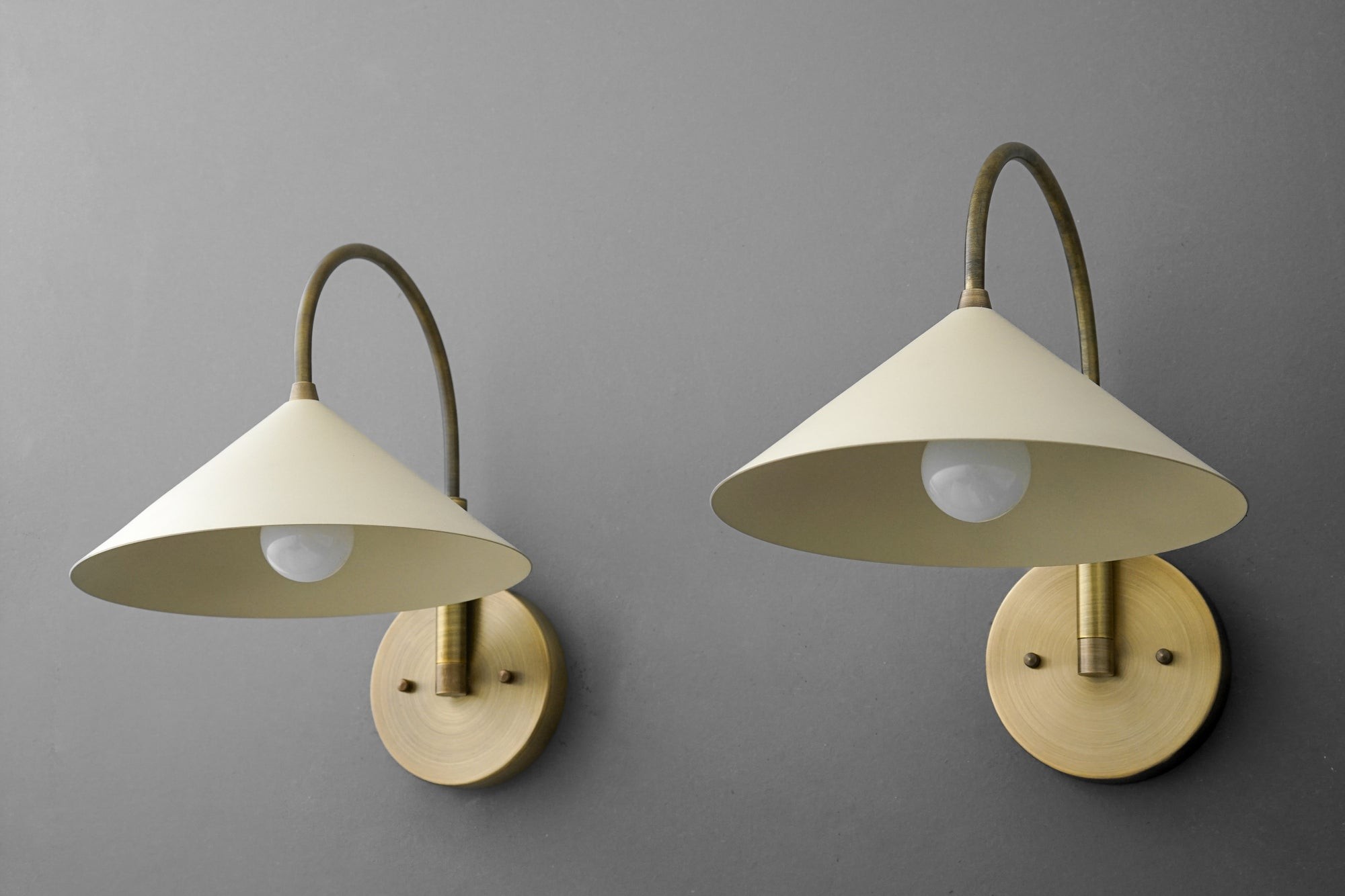 Curva Metalen Vintage Wandlamp - Elegante Kegelvormige Kap voor Slaapkamers HL1756