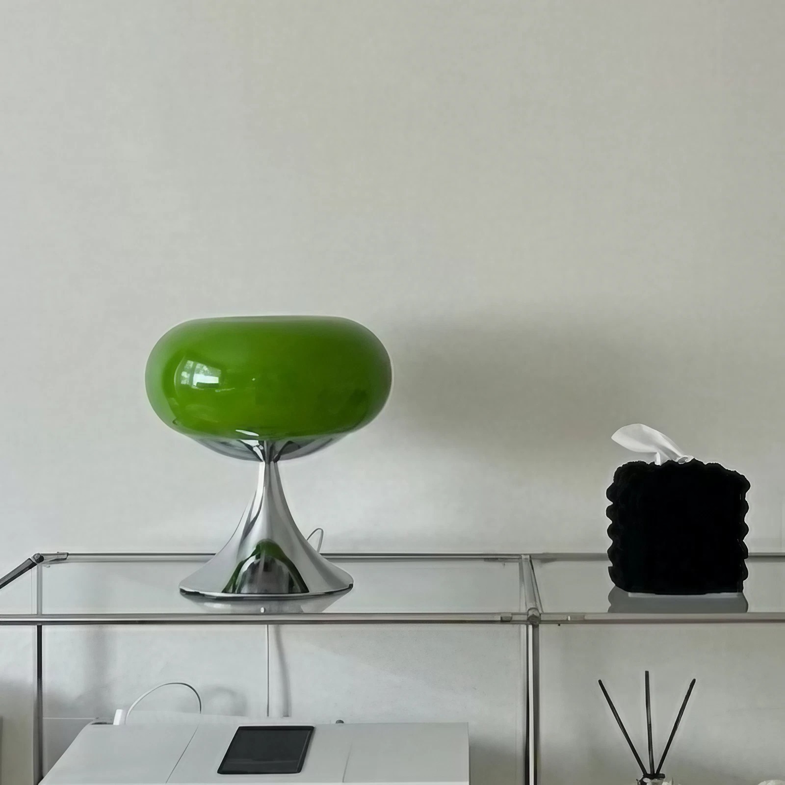 Bauhaus Appelvormige Glazen Tafellamp HL232