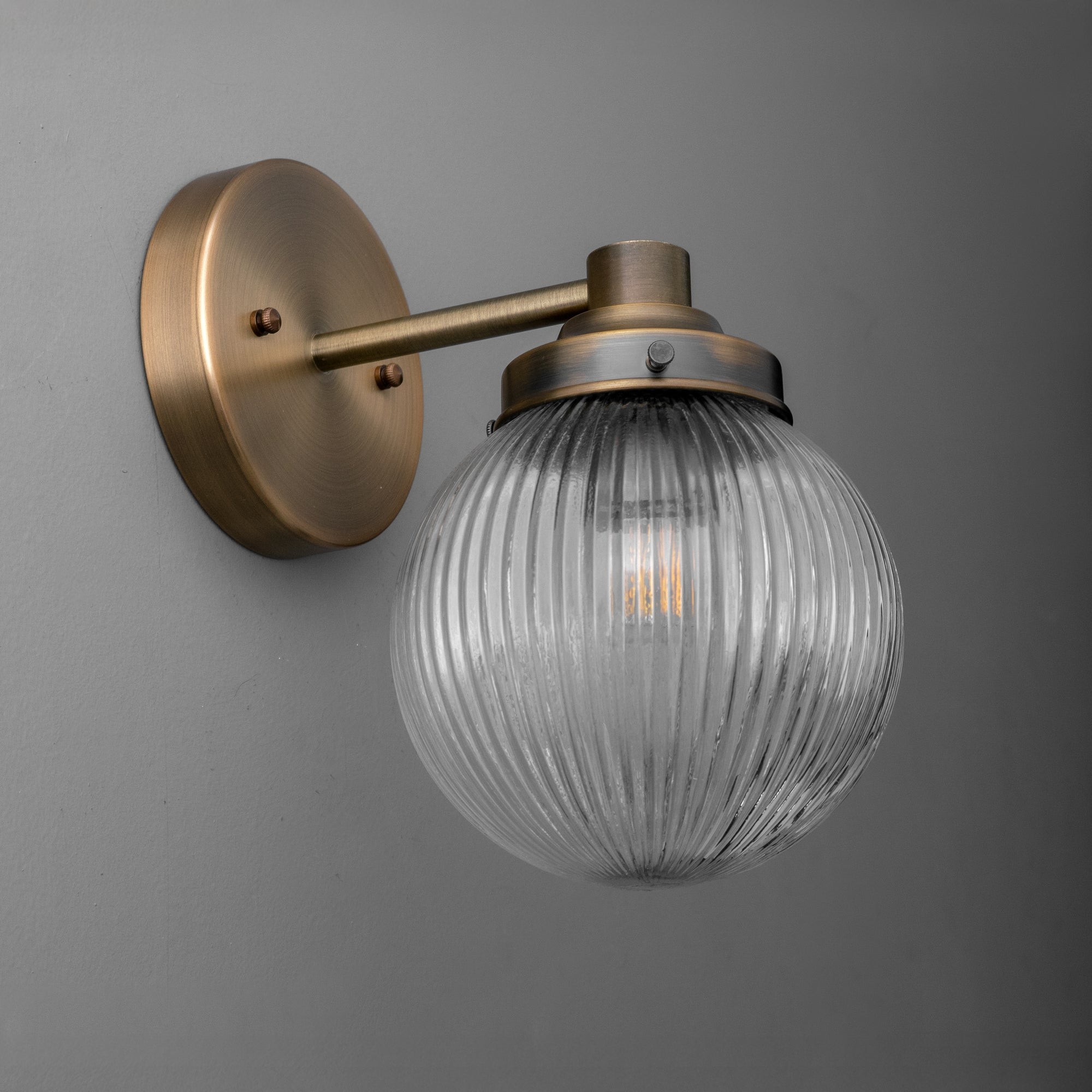 Glorica glazen wandlamp van verouderd messing - geribbelde glazen kap industriële stijl verlichting HL1772