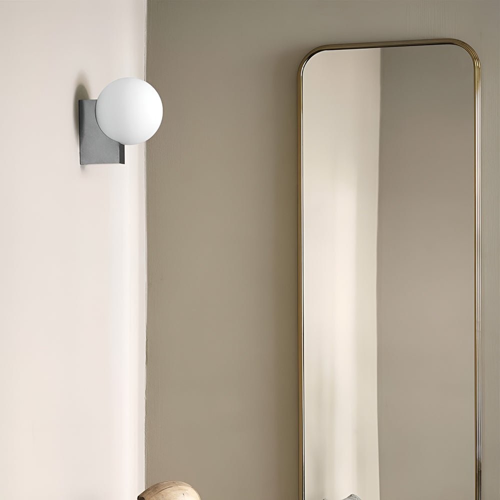 Minimalistische bolvormige wandlamp HL558