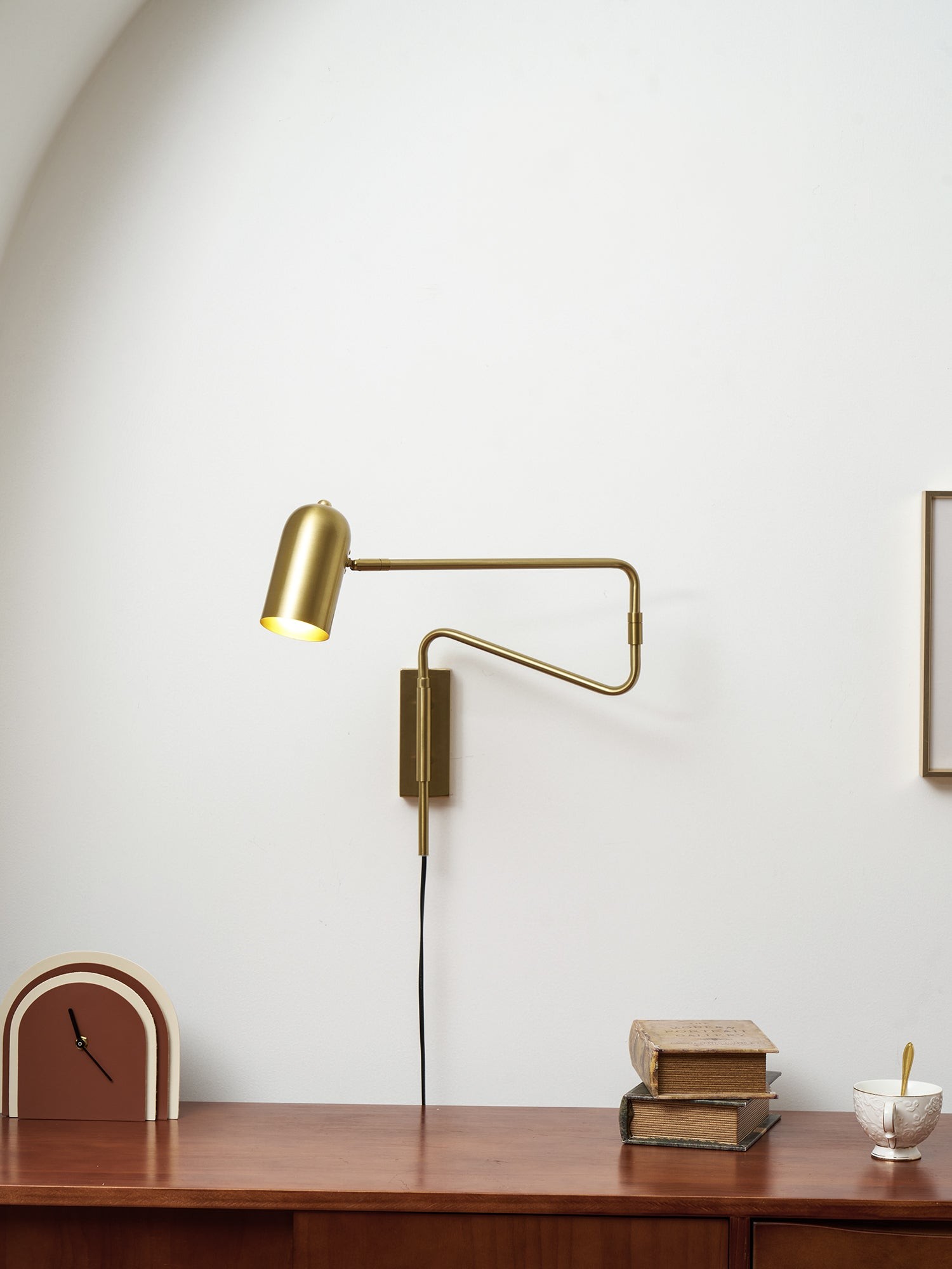 Verstelbare arm wandlamp met stekker HL2924