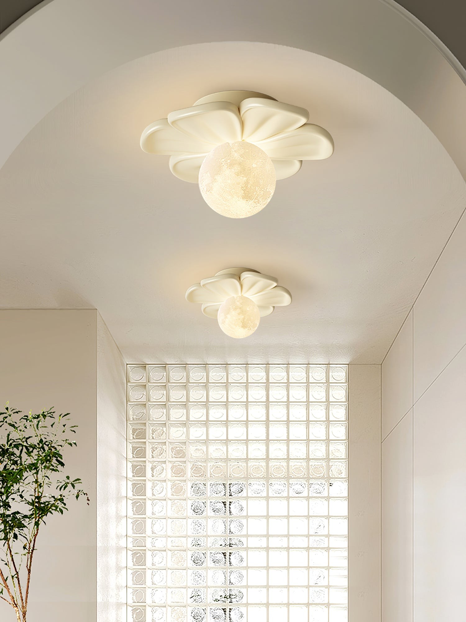 Crèmekleurige bloemvormige plafondlamp HL2961