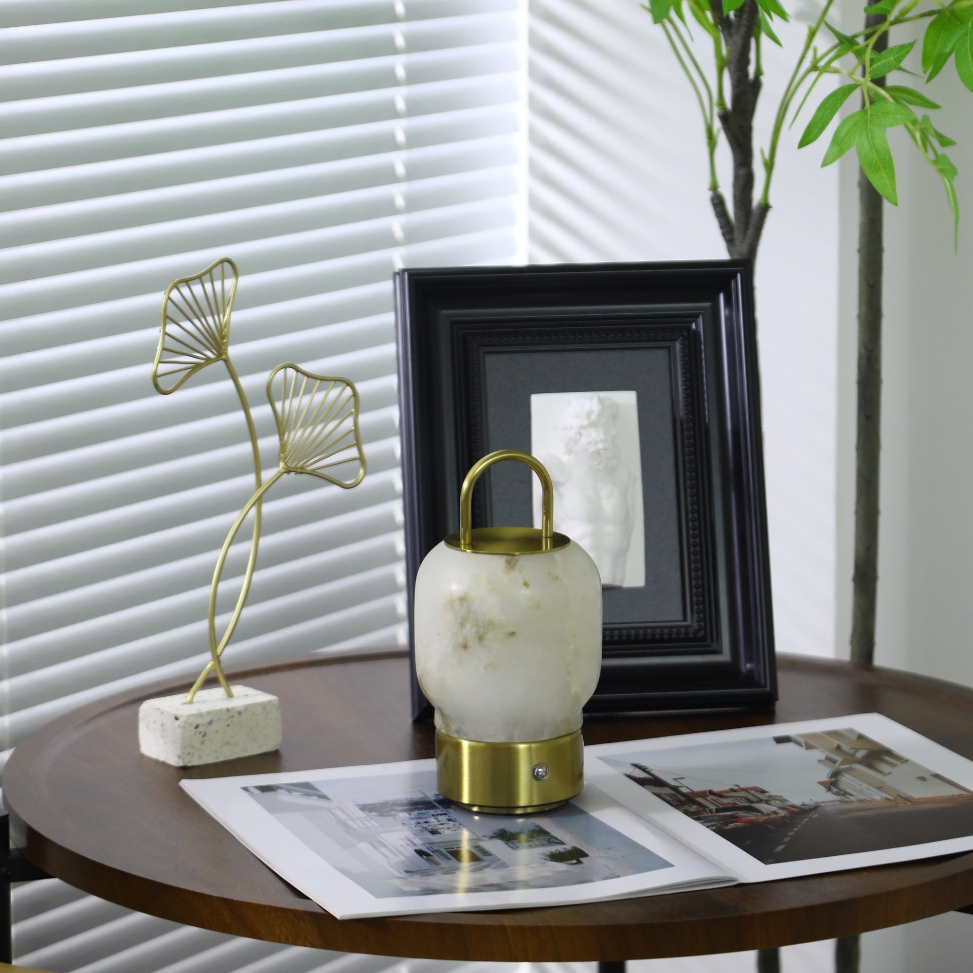 Draagbare oplaadbare tafellamp van alabaster HL2950