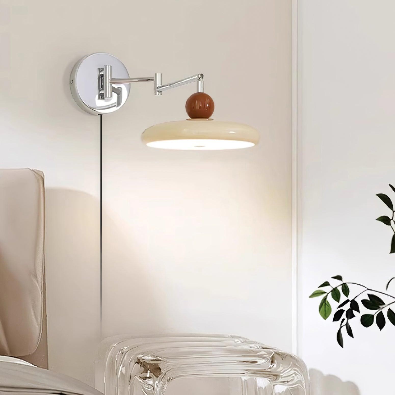 Wandlamp met draaibare arm voor aan het bed HL605