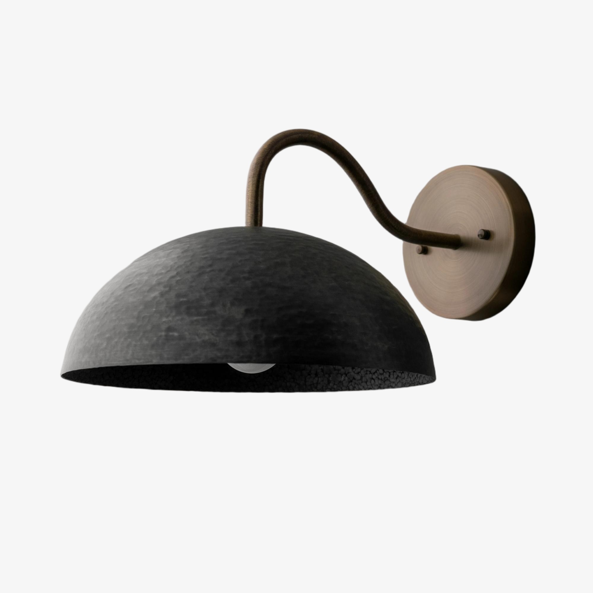 Curva Metalen Industriële Wandlamp - Gebogen Messing Arm - Gehamerde Koepellamp HL1770