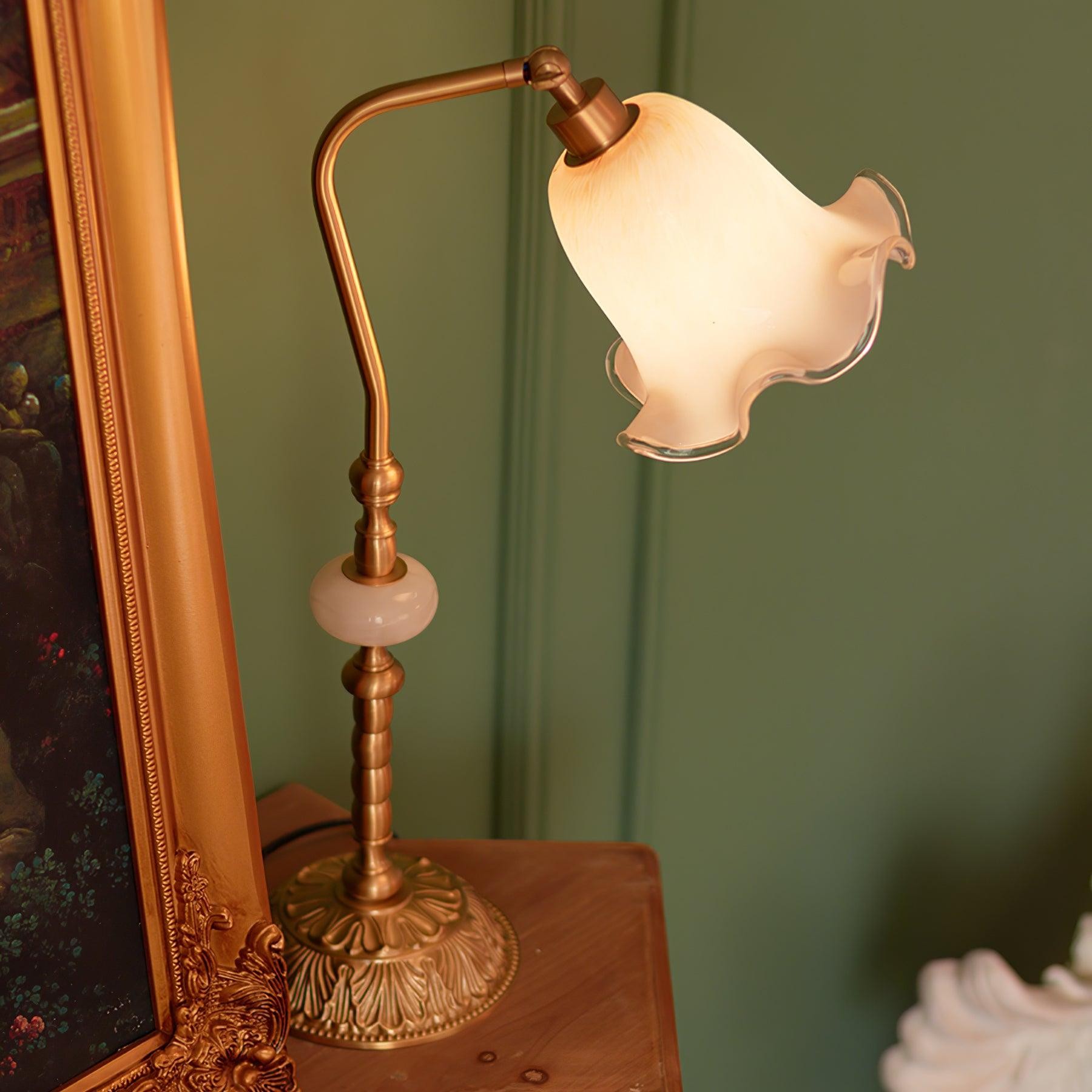 Klassieke stijlvolle witte tulp messing tafellamp HL862