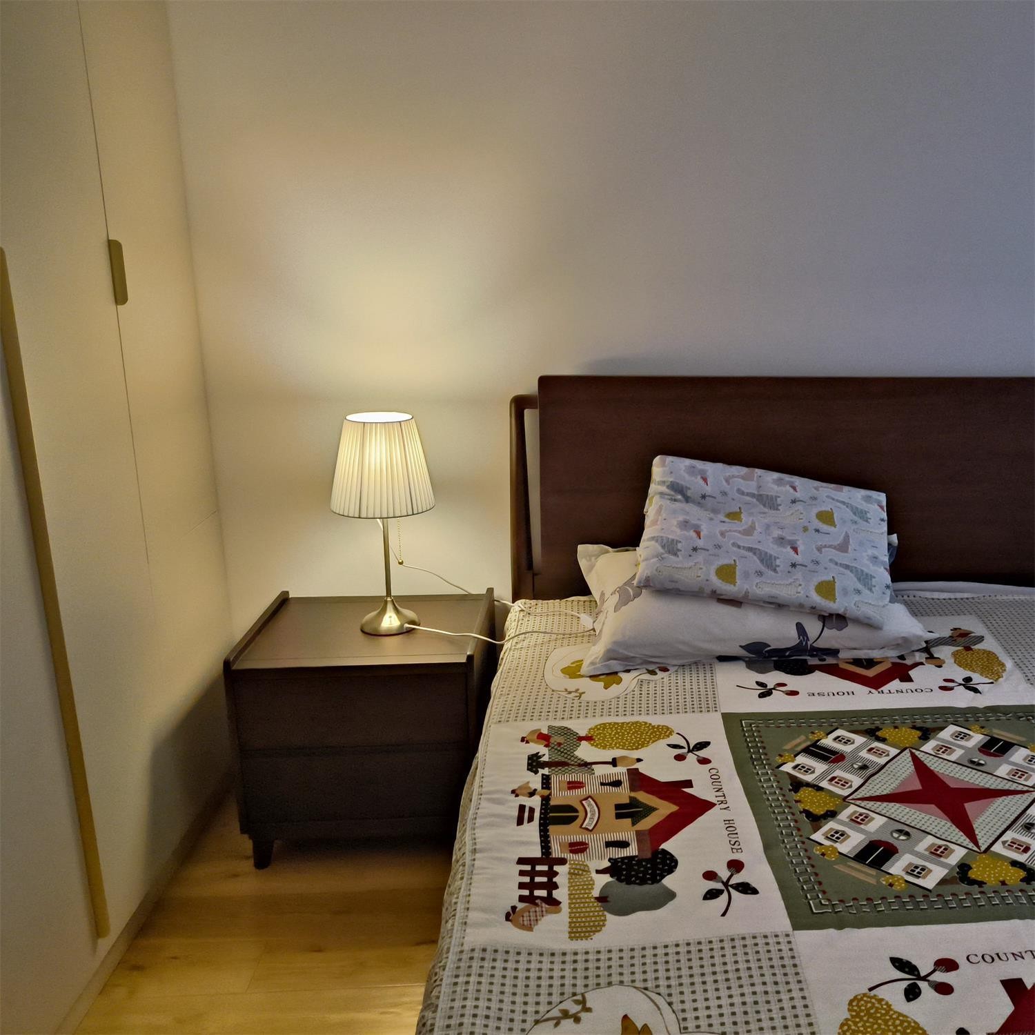 Metalen voet nachtkastje lamp HL359