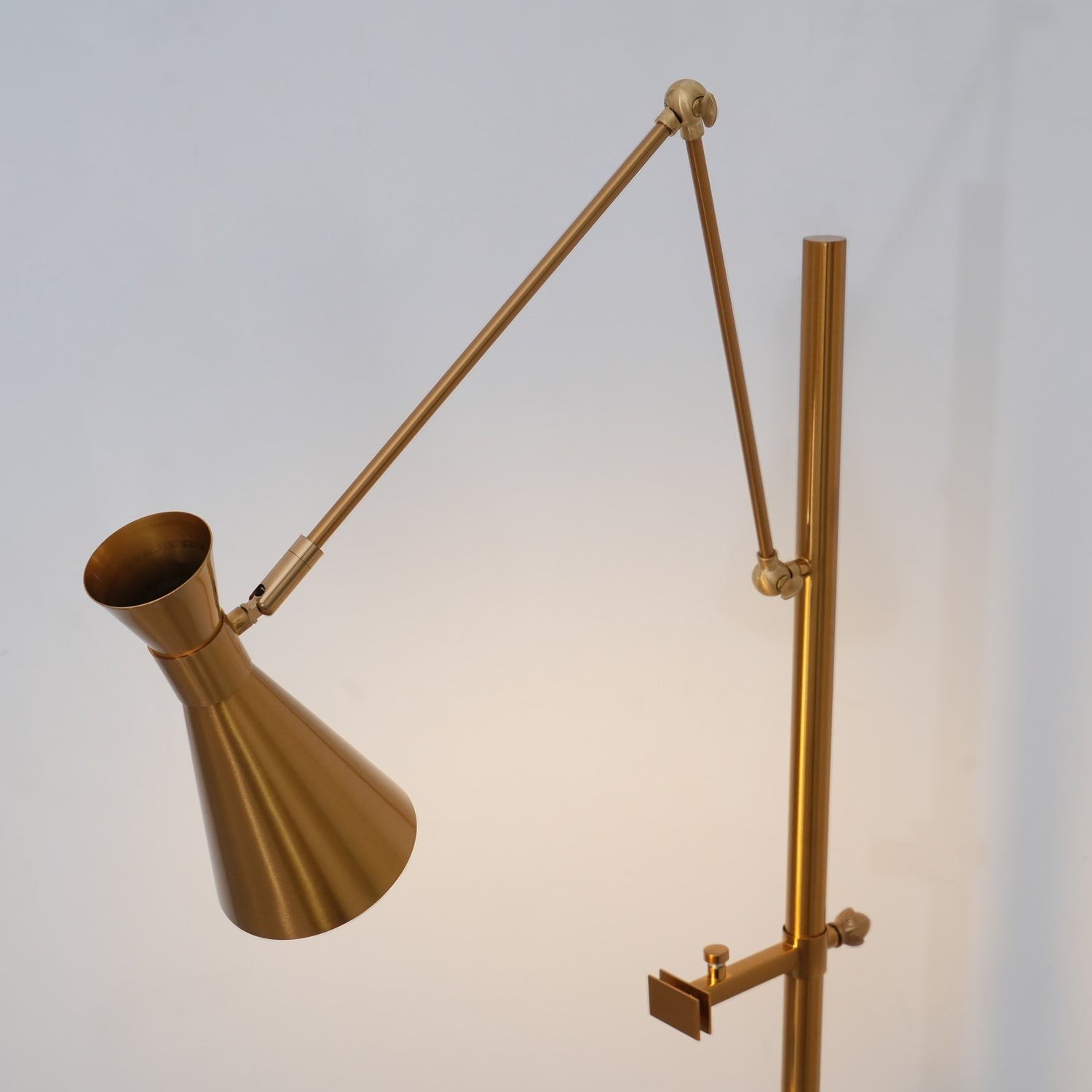 Met frameondersteuning staande lamp HL1201