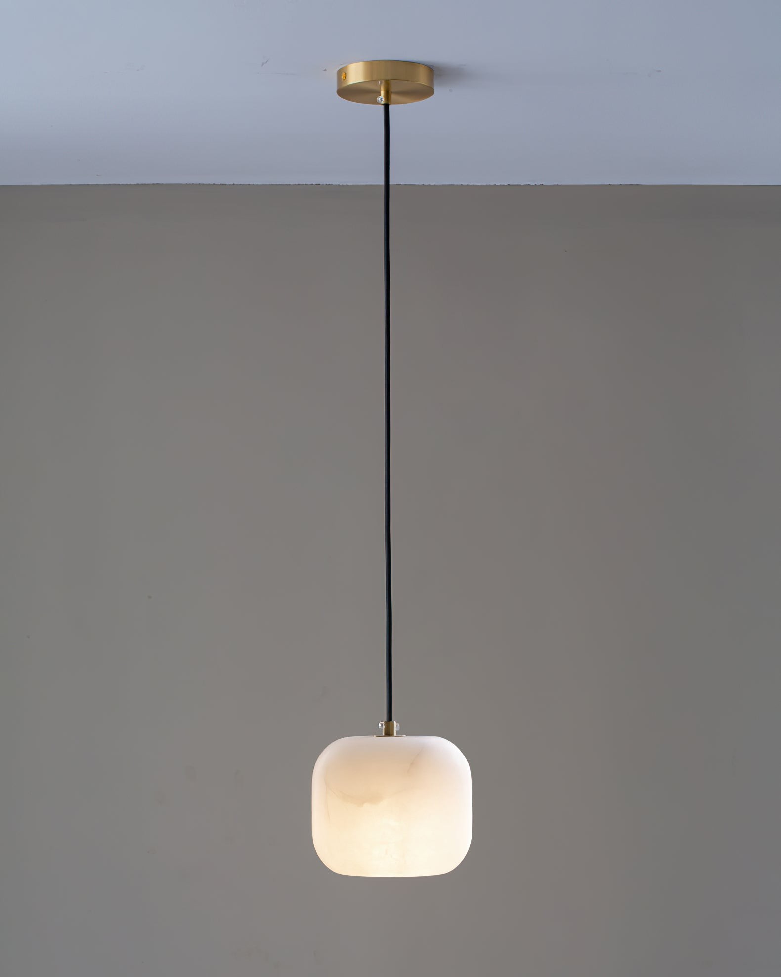 Alabaster hanglamp voor naast het bed HL2976