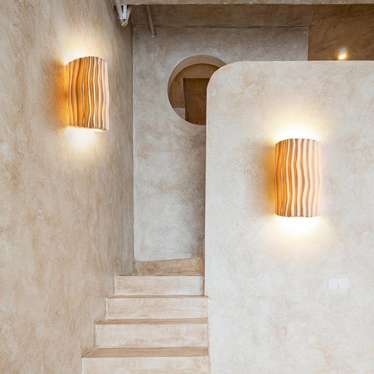 Cilinder geribbelde wandlamp van hars HL224