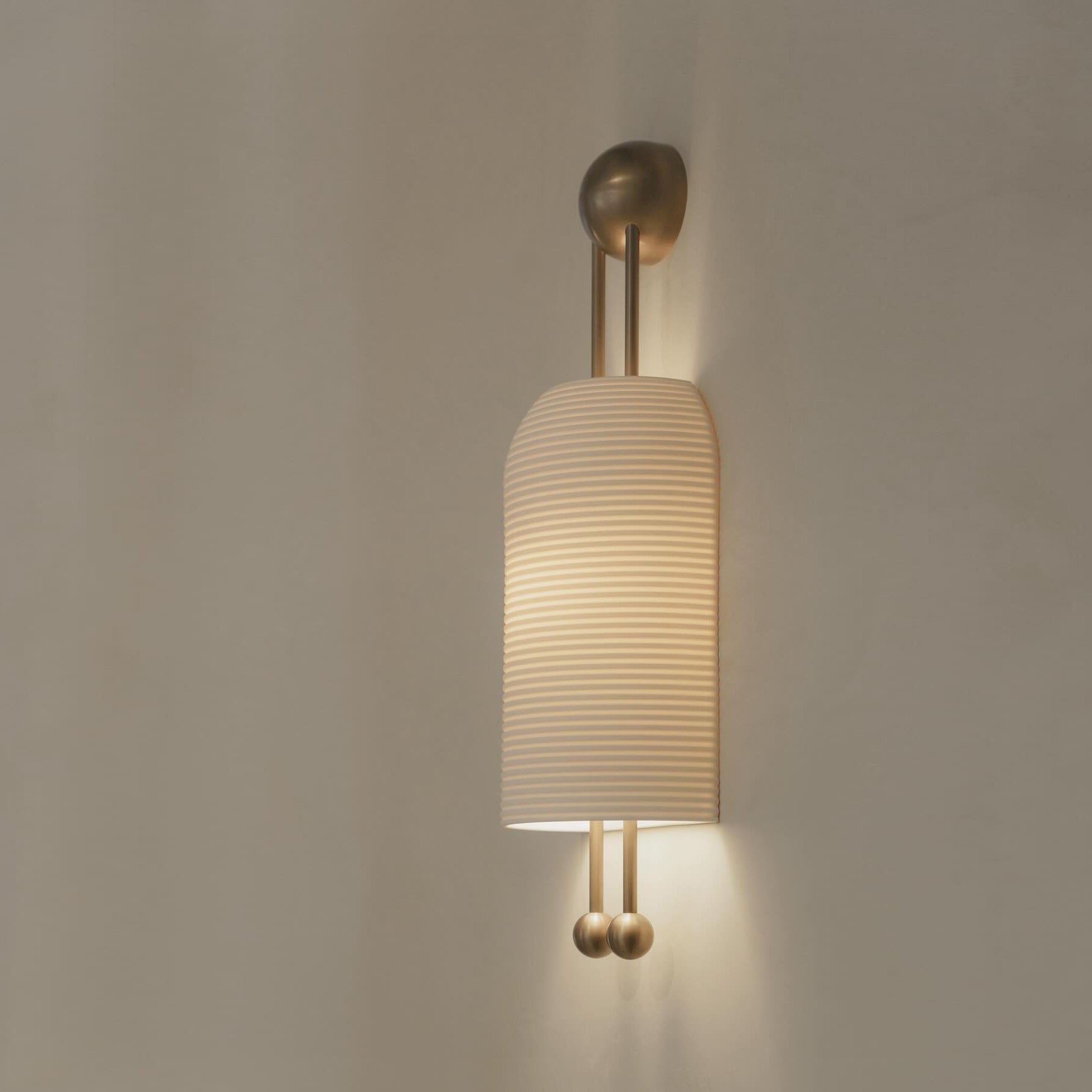 Wandlamp met glazen lantaarn HL3031