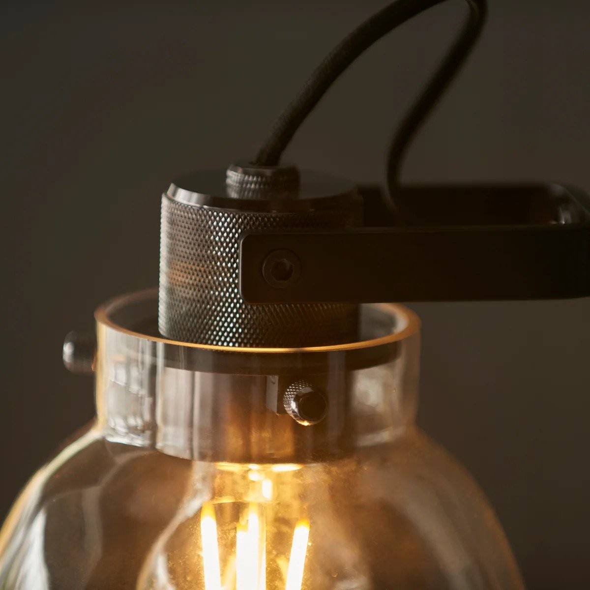 Readium Verstelbare Tafellamp - Industriële Metaal en Bolvormig Glas voor Slaapkamer en Studiekamer HL2065