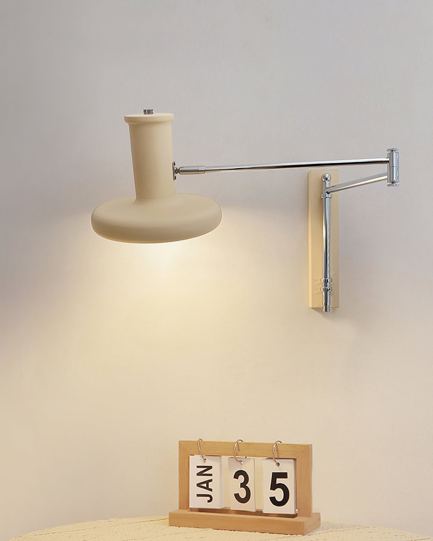 Moderne crèmekleurige metalen wandlamp met zwenkarm HL1089