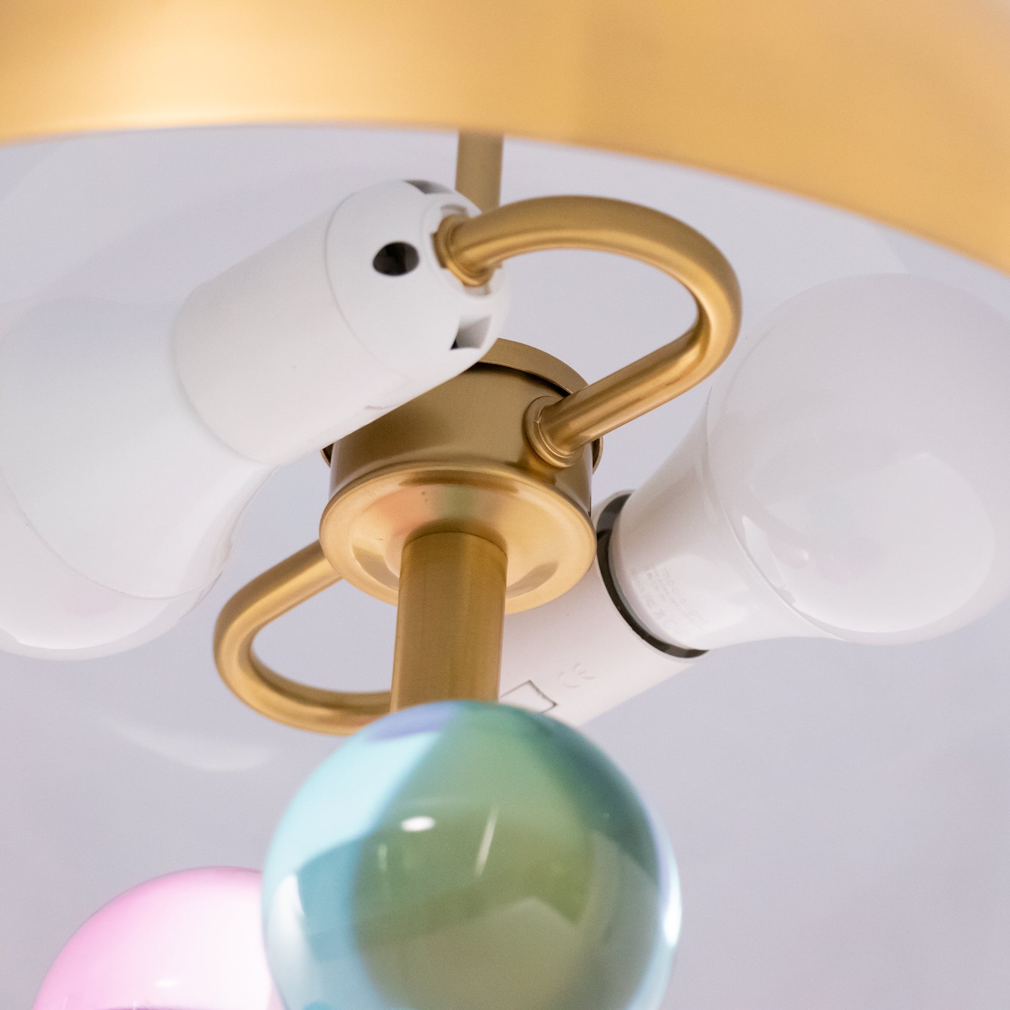 Moderne creatieve metalen tafellamp HL535