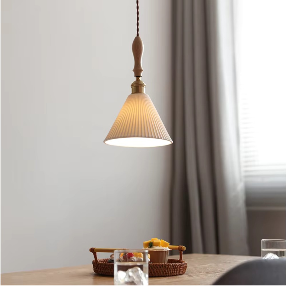 De hanglamp HL3414 van helder keramisch glas.