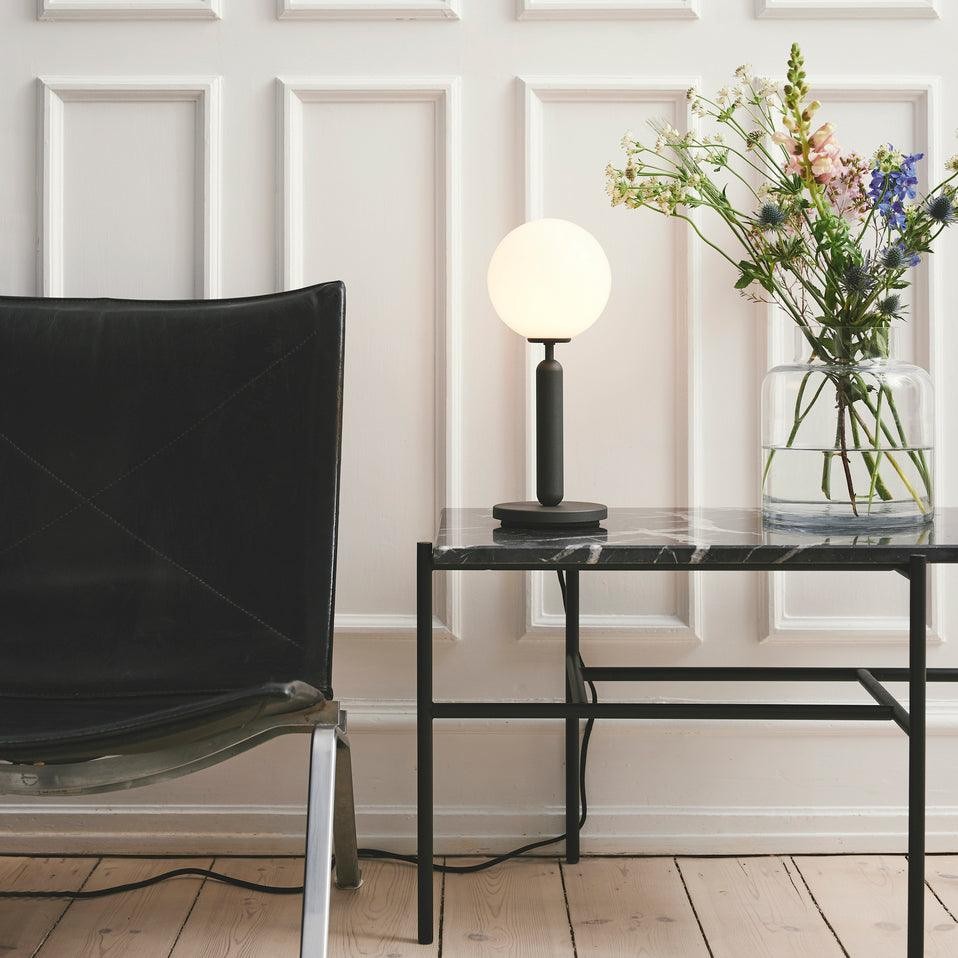 Sferische stijlvolle glazen inductie tafellamp HL711