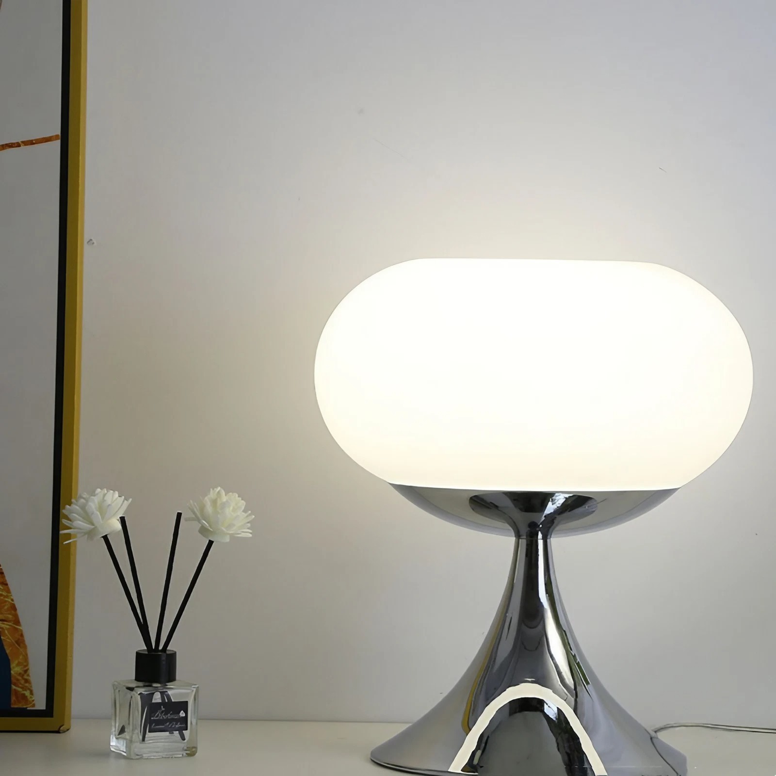Bauhaus Appelvormige Glazen Tafellamp HL232