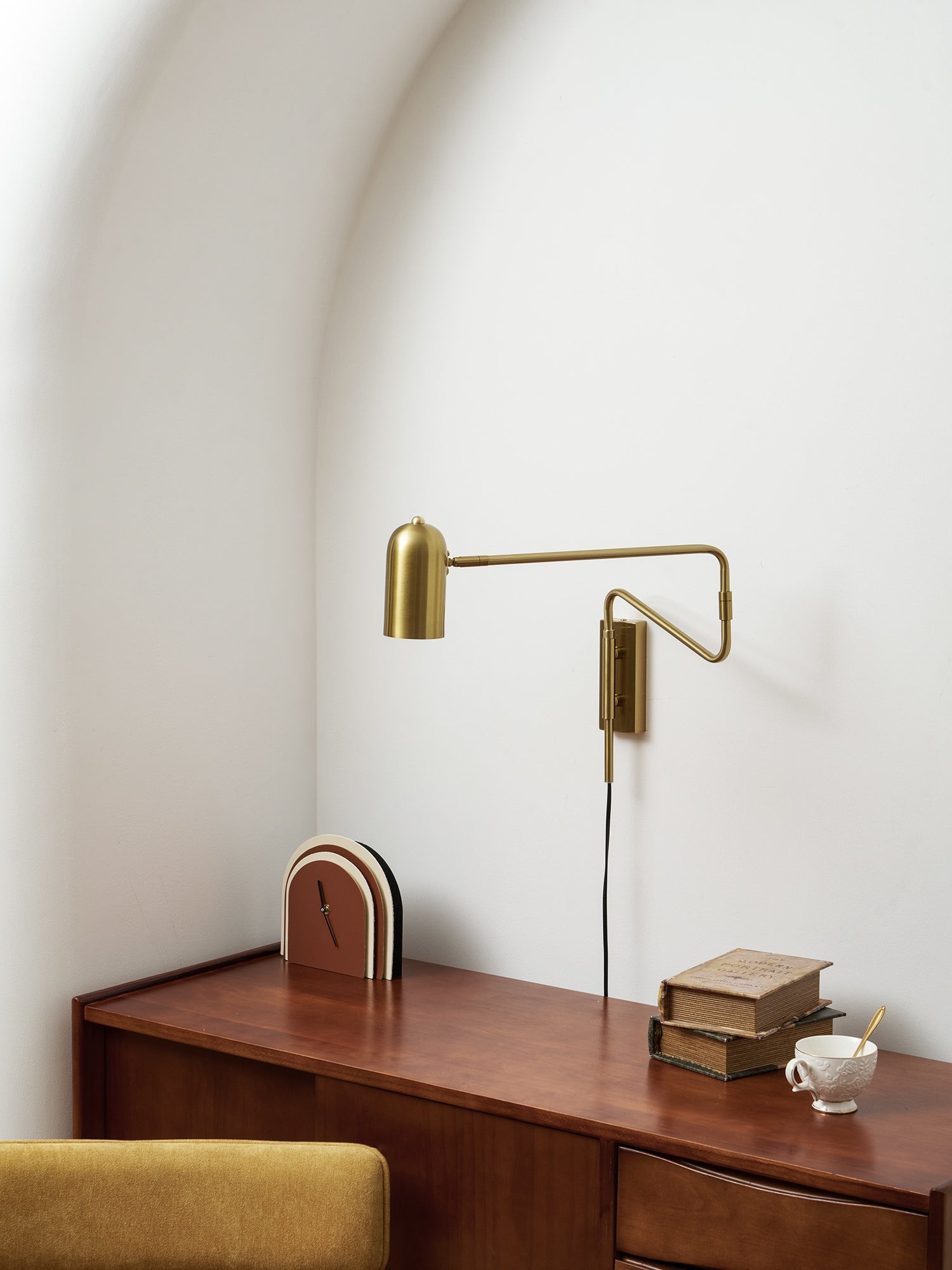 Verstelbare arm wandlamp met stekker HL2924