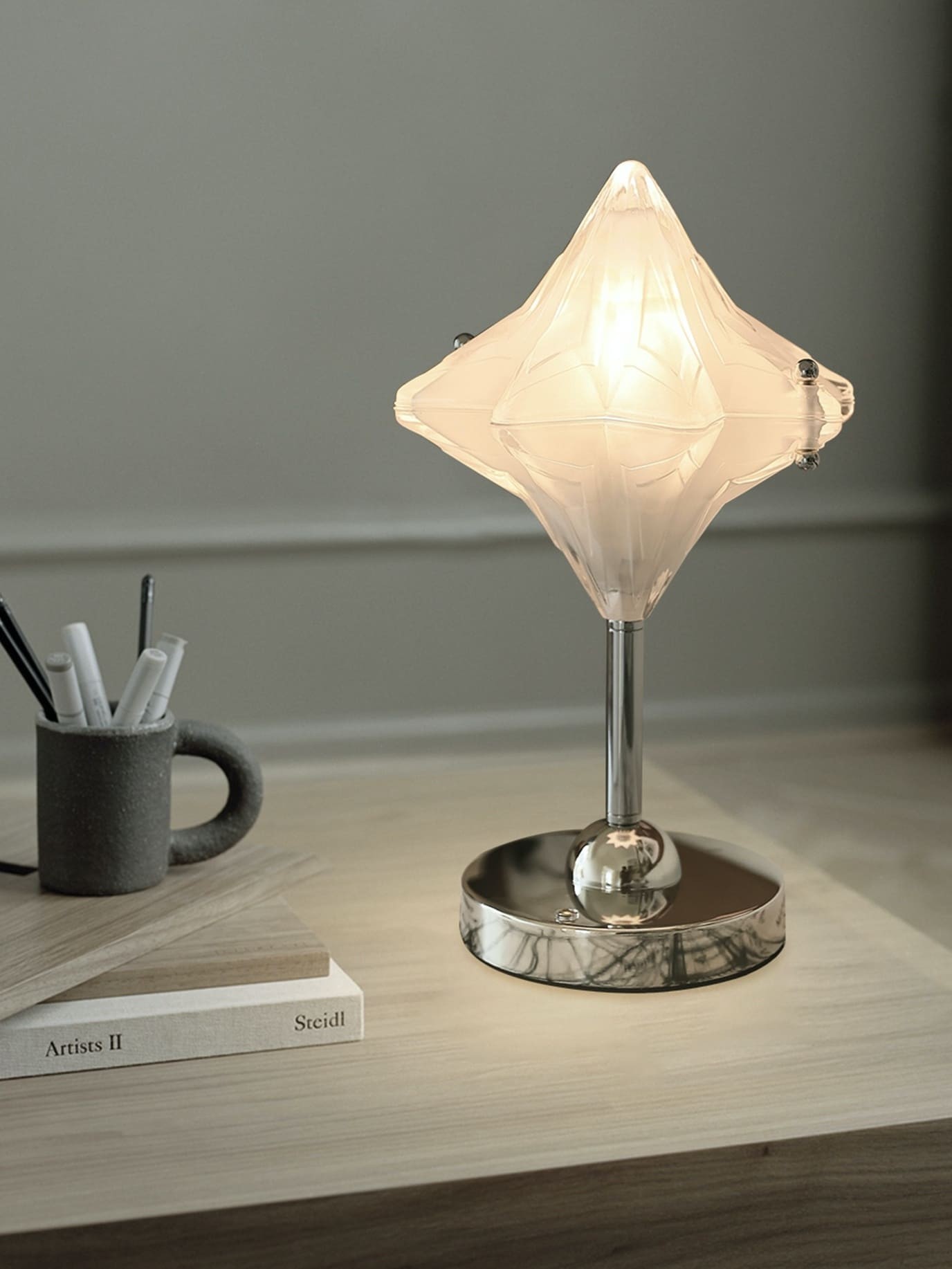 Art Deco Star Tafellamp - Matglaslamp voor Moderne Slaapkamers - Astris Lyra HL1794