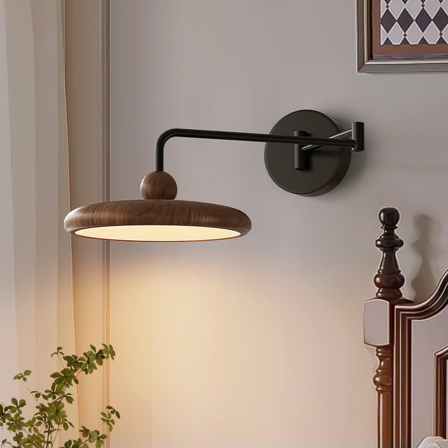Wandlamp met Zwenkarm en Houten Schijfvormige bol voor Slaapkamer HL1080