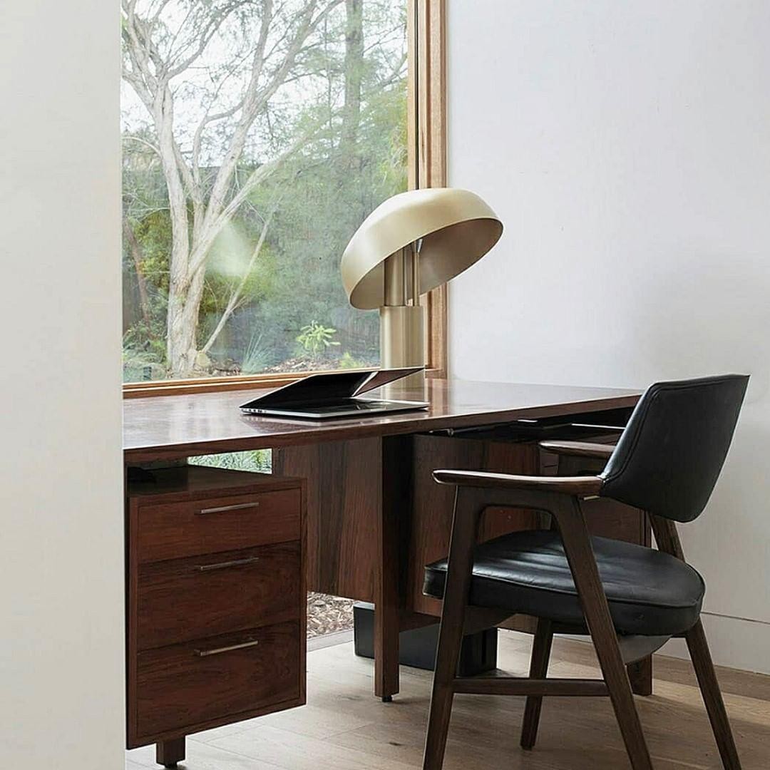 Modern minimalistisch design tafellamp met kromme kop HL652